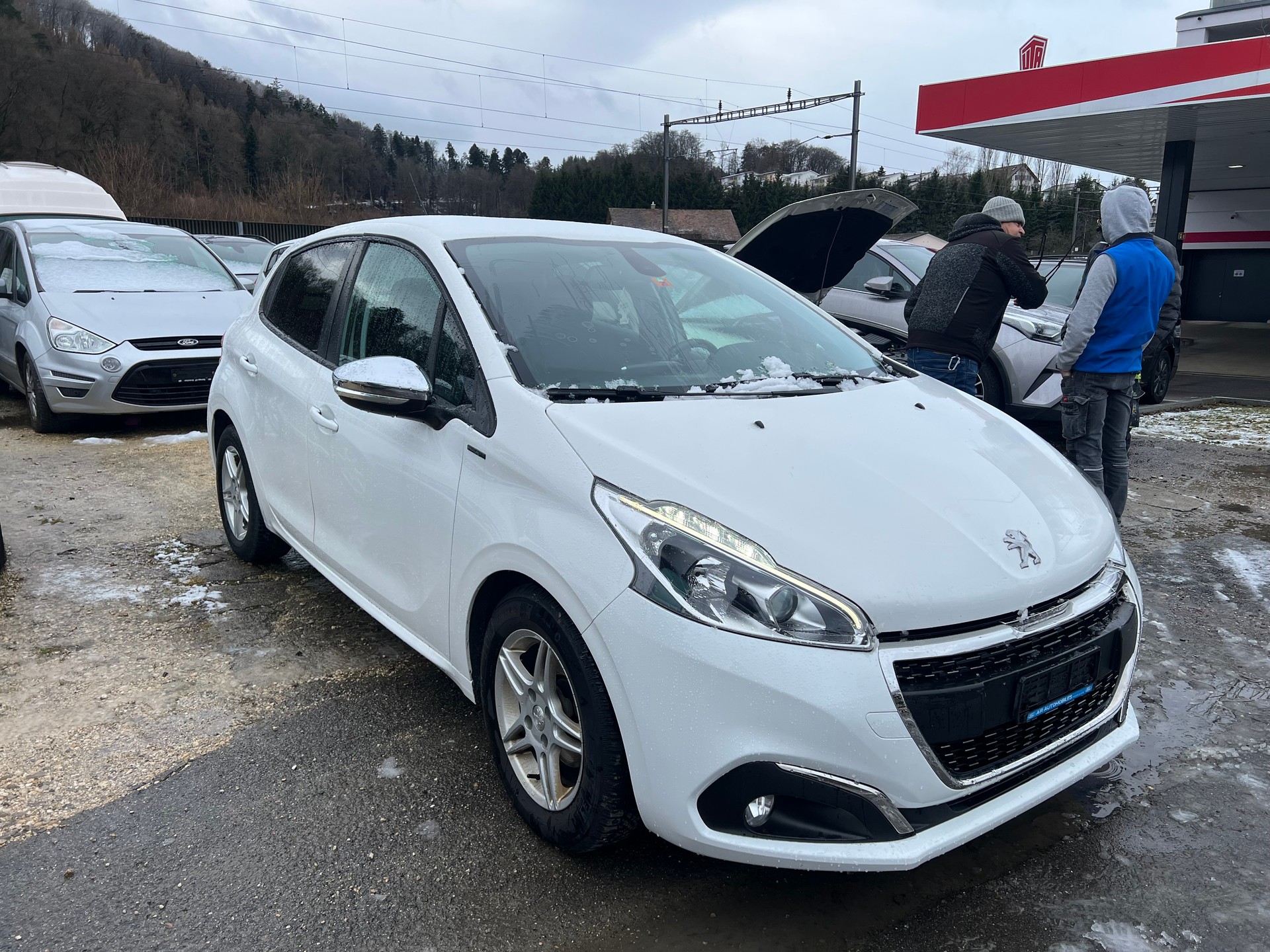 PEUGEOT 208 1.2 PureTech Signature -frisch ab Mfk-showroom-element-1