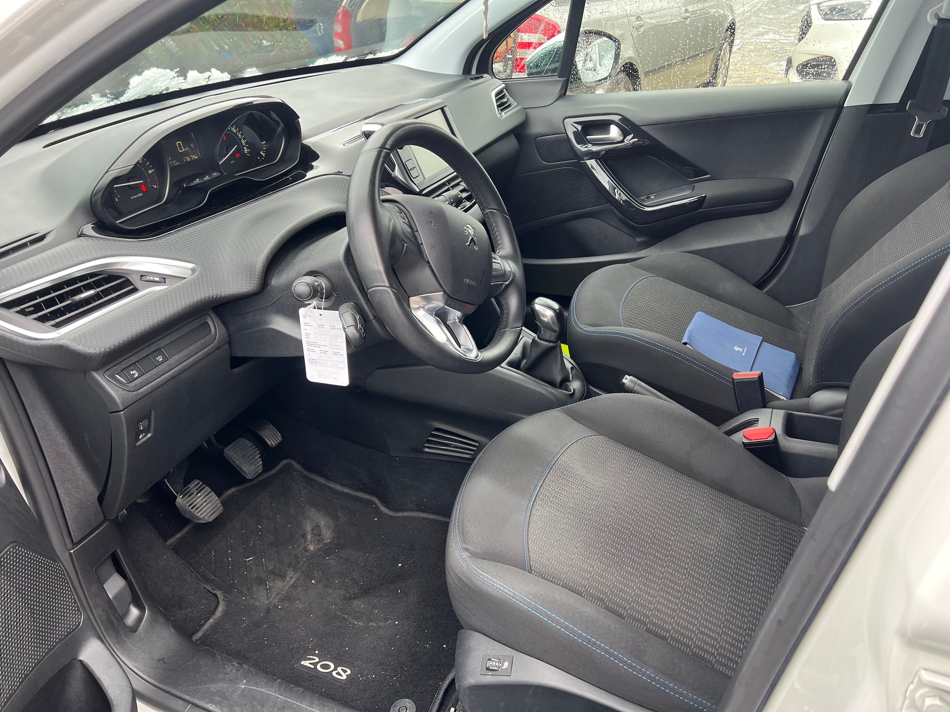 PEUGEOT 208 1.2 PureTech Signature -frisch ab Mfk-image-6