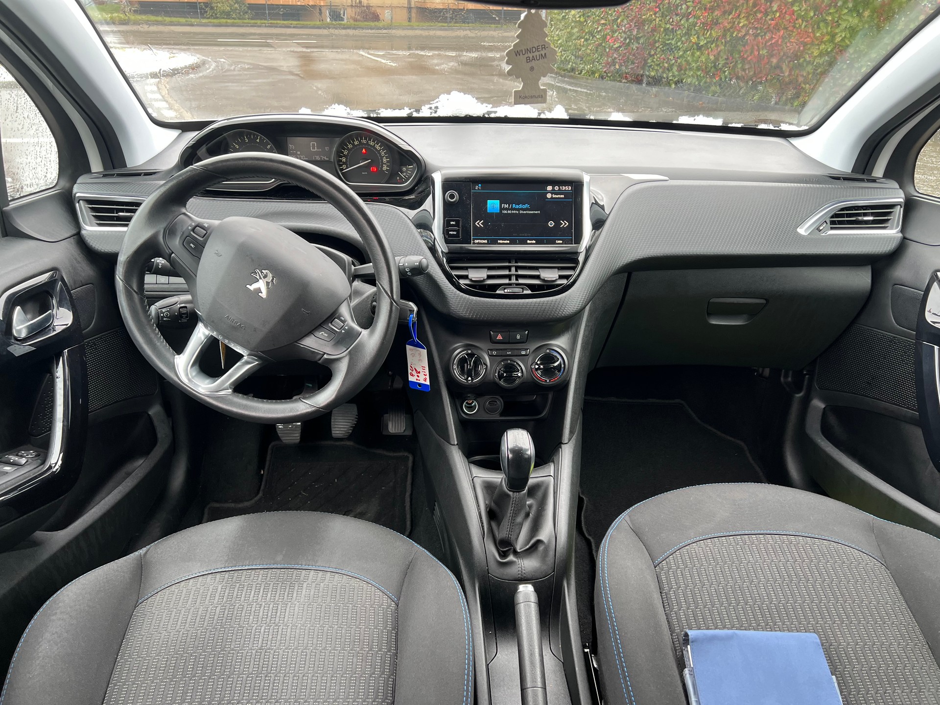 PEUGEOT 208 1.2 PureTech Signature -frisch ab Mfk-image-5