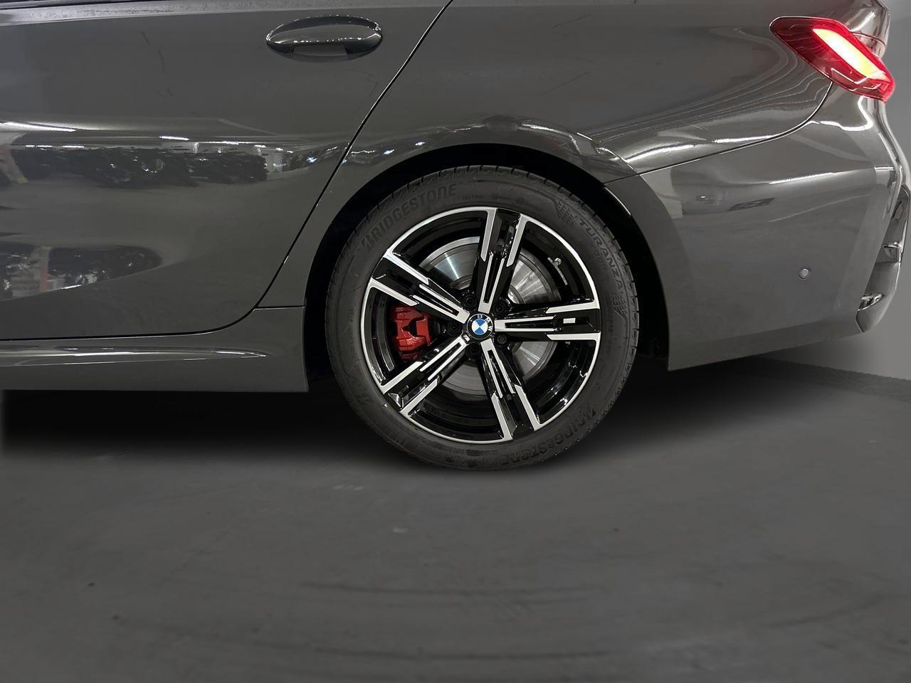 BMW 330i xDrive Touring M Sport-image-12