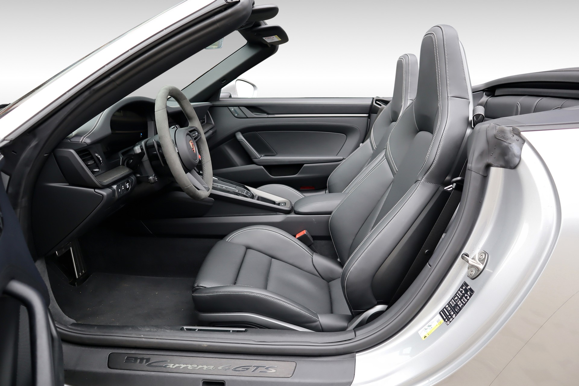 PORSCHE 911 Carrera 4 Cabriolet GTS PDK-image-10