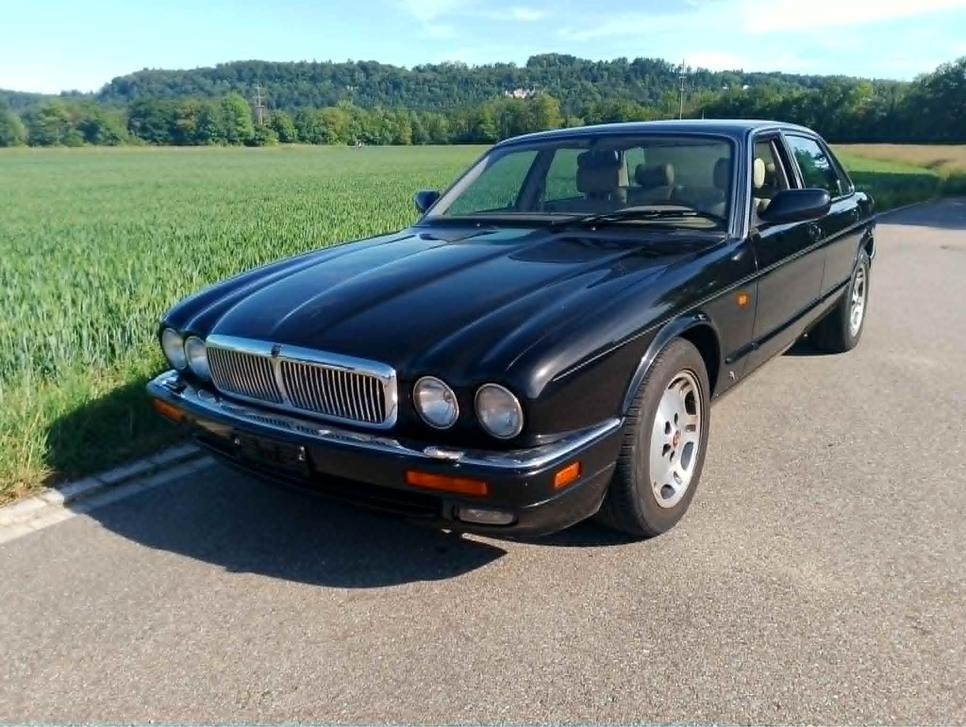 JAGUAR XJ 3.2 Executive-showroom-element-1