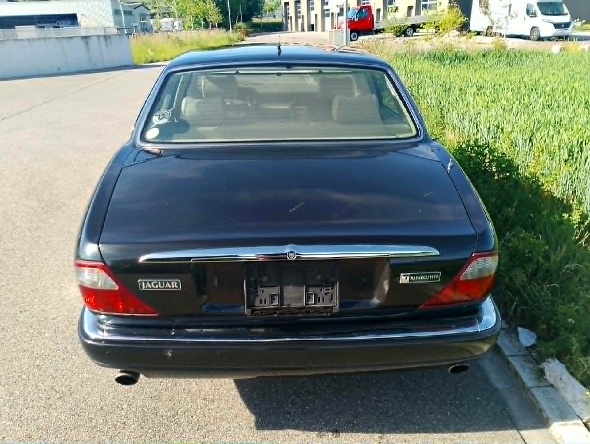 JAGUAR XJ 3.2 Executive-showroom-element-3