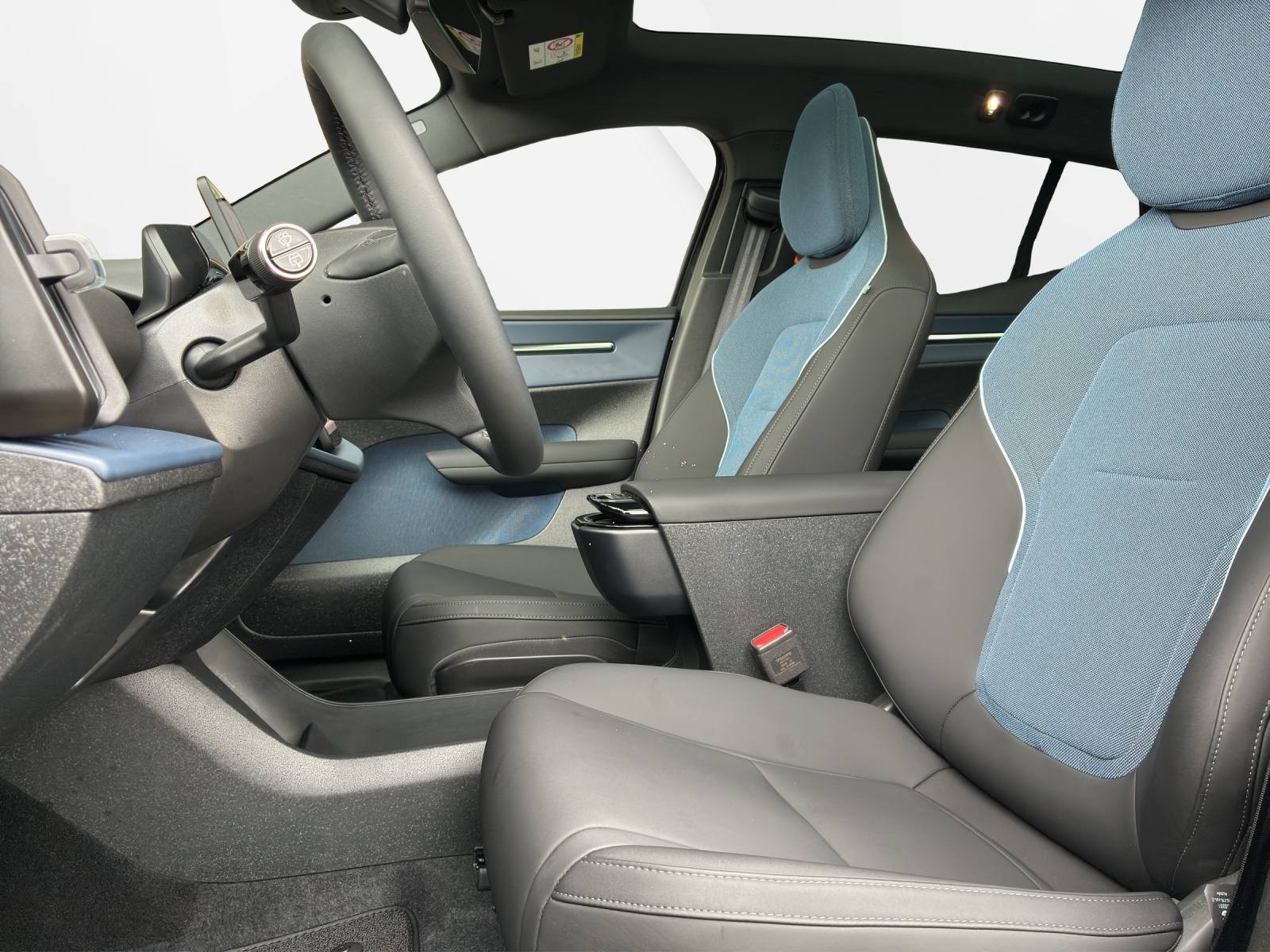 VOLVO EX 30 E60 Twin Ultra Performance AWD-image-9