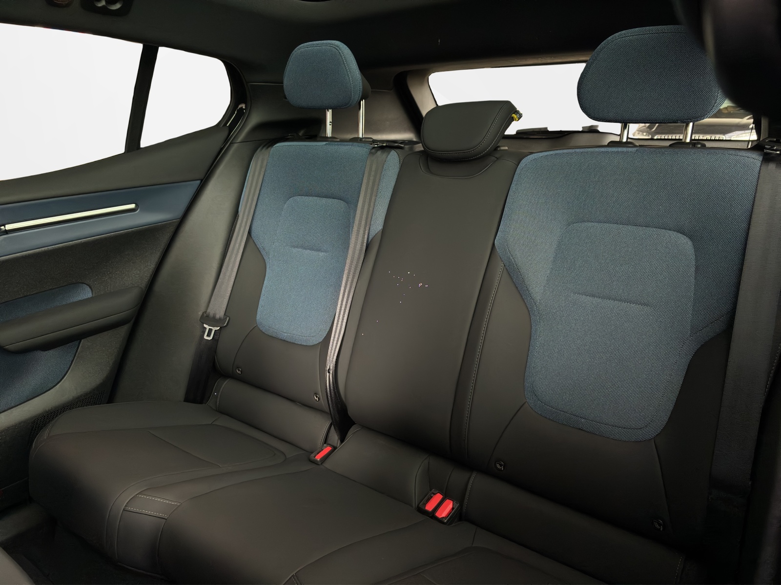 VOLVO EX 30 E60 Twin Ultra Performance AWD-image-13