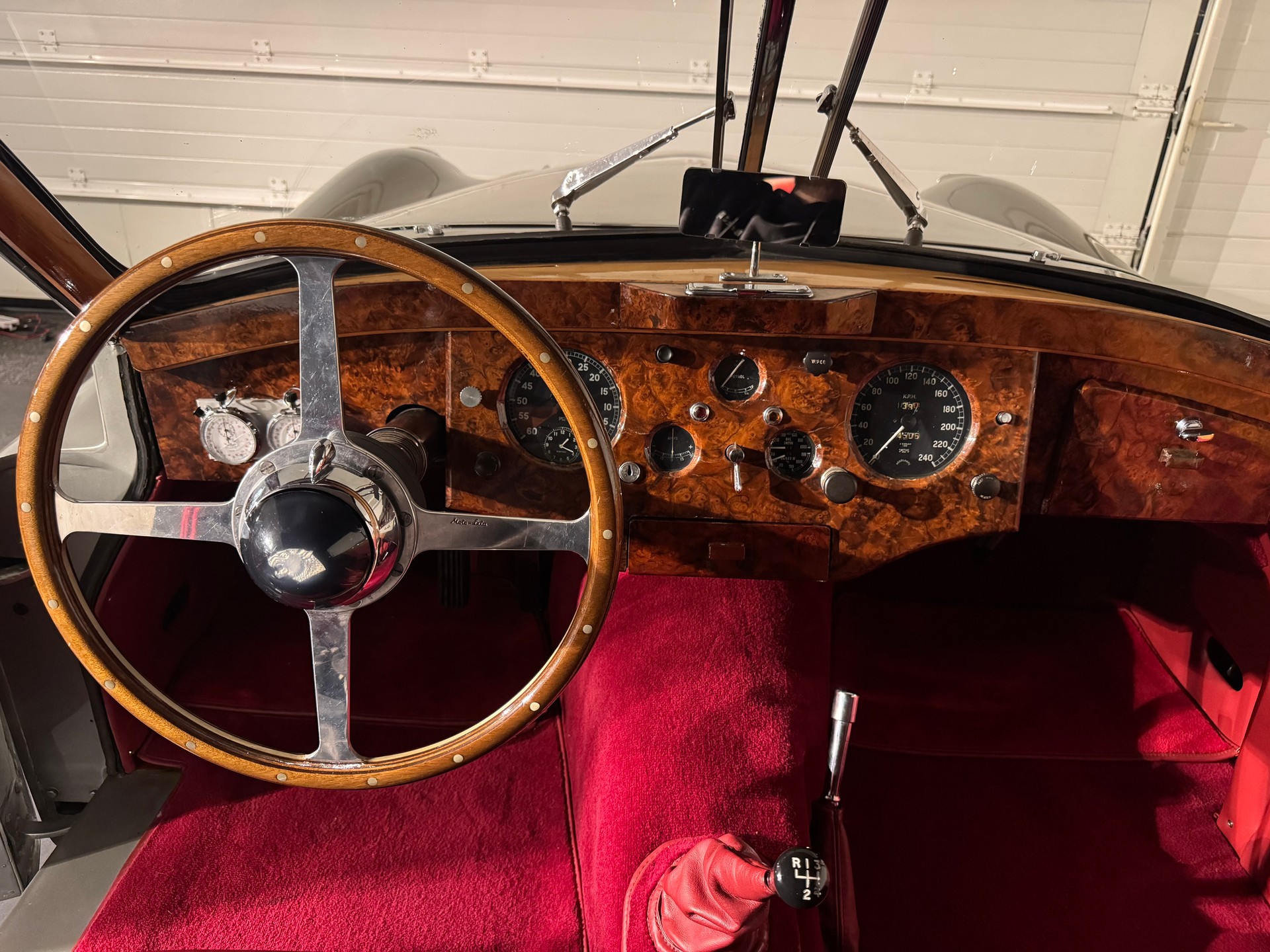 JAGUAR XK120 Coupé-image-16
