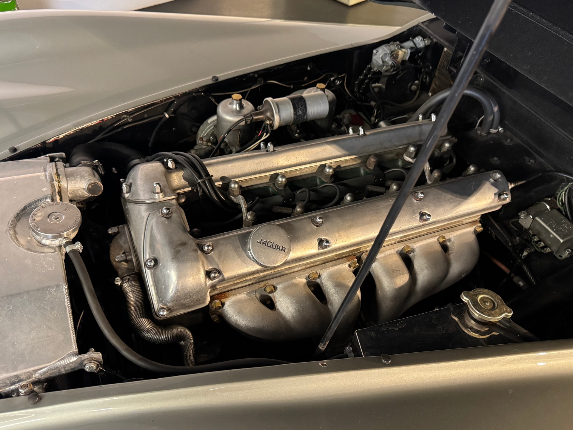 JAGUAR XK120 Coupé-image-22