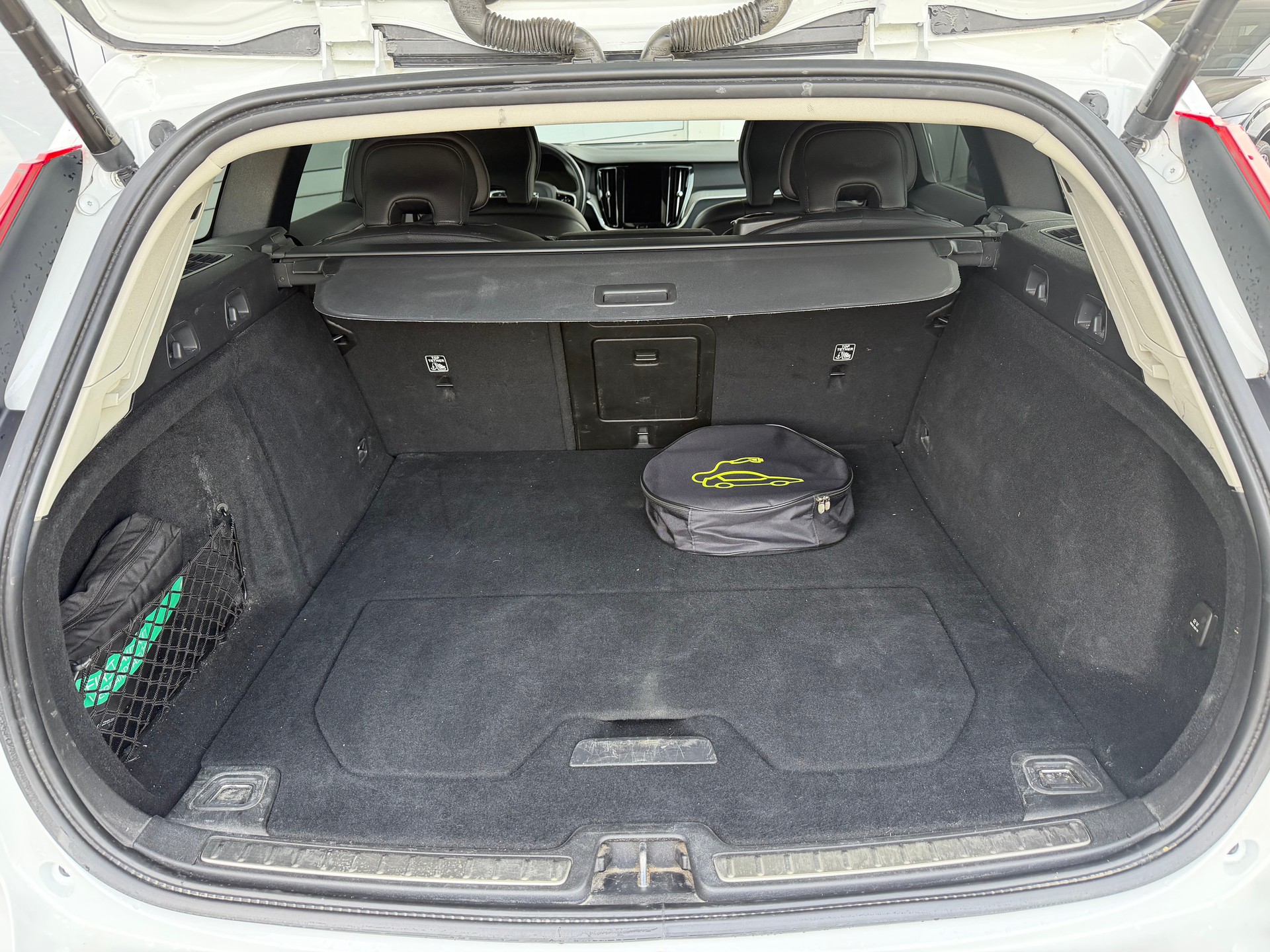 VOLVO V60 T6 eAWD Twin Engine Inscription Geartronic-image-17