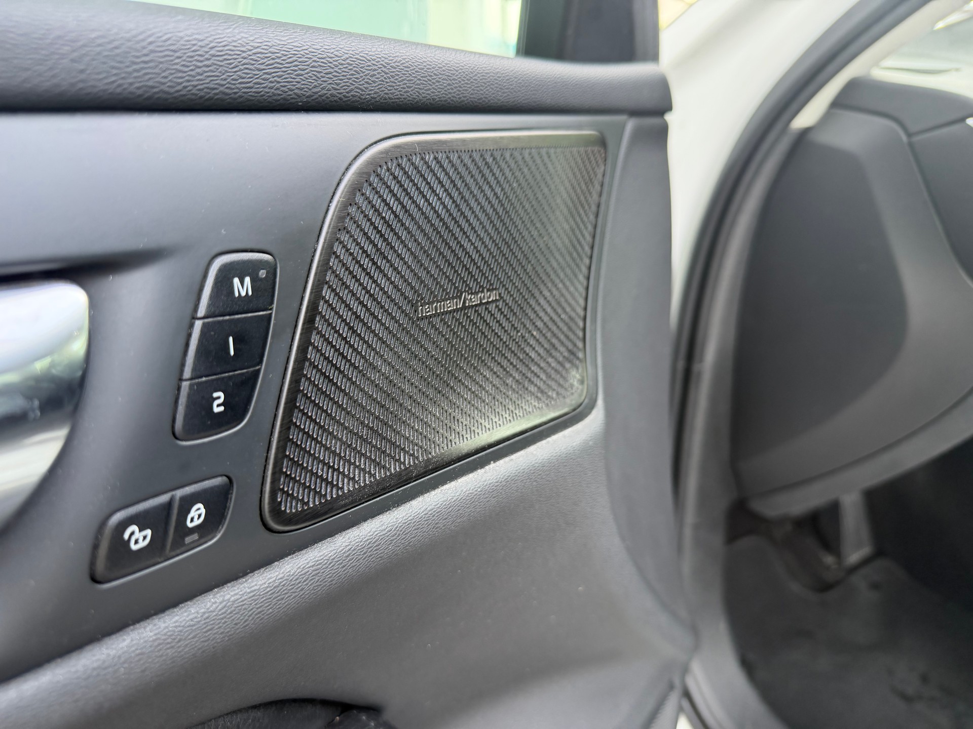 VOLVO V60 T6 eAWD Twin Engine Inscription Geartronic-image-8