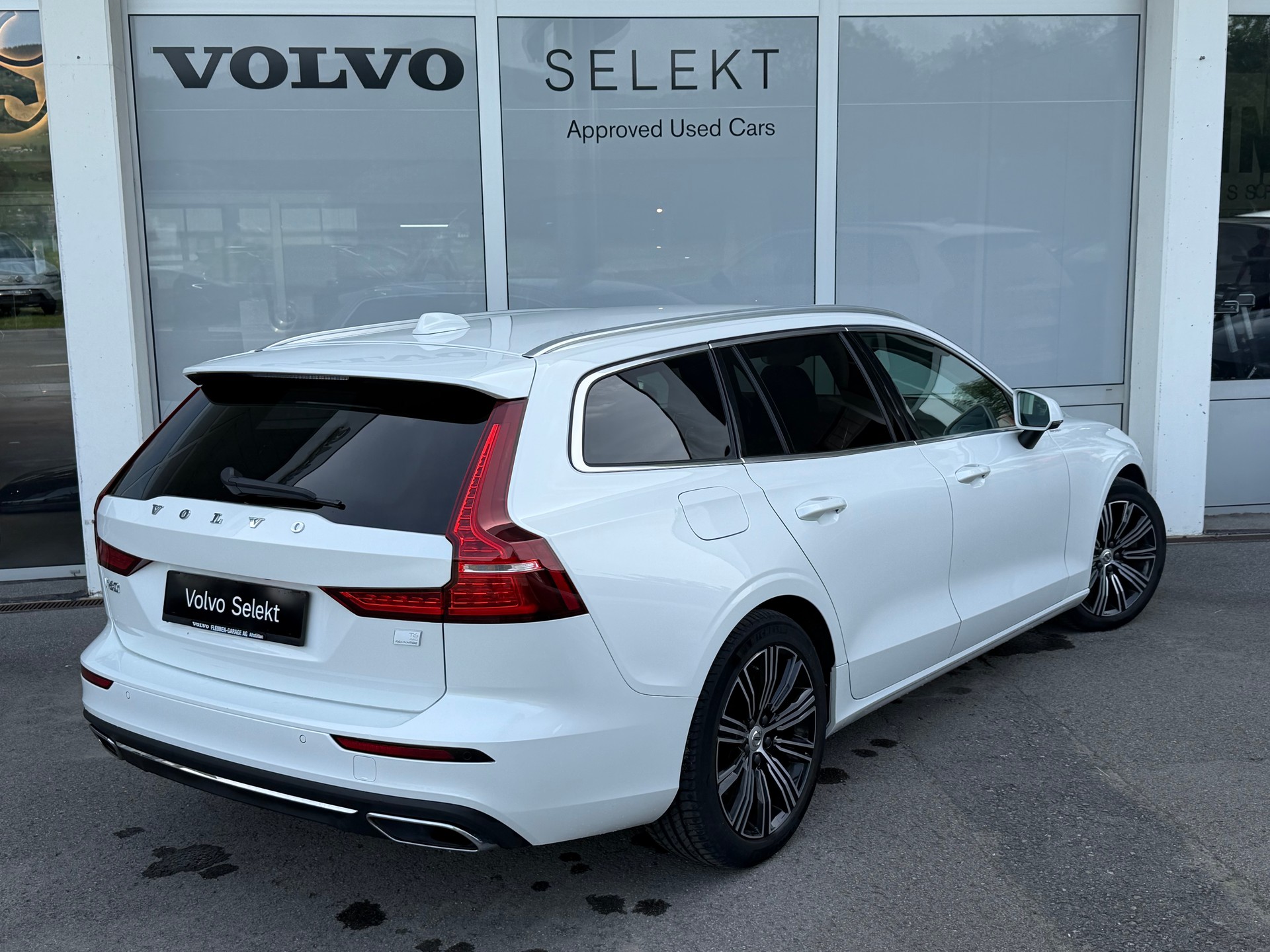 VOLVO V60 T6 eAWD Twin Engine Inscription Geartronic-showroom-element-1