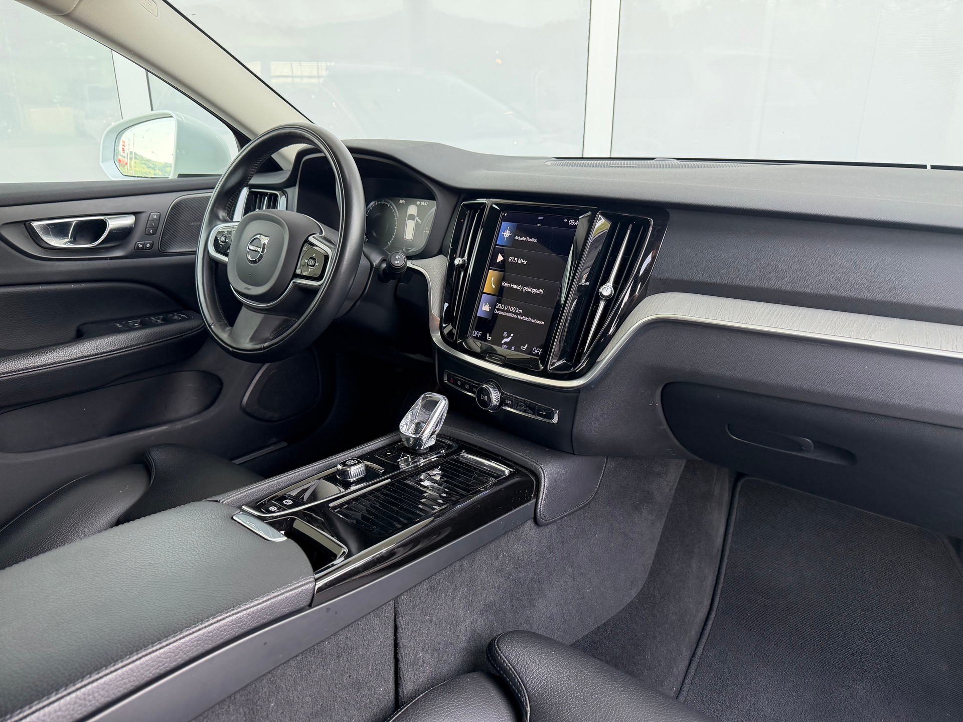 VOLVO V60 T6 eAWD Twin Engine Inscription Geartronic-showroom-element-2