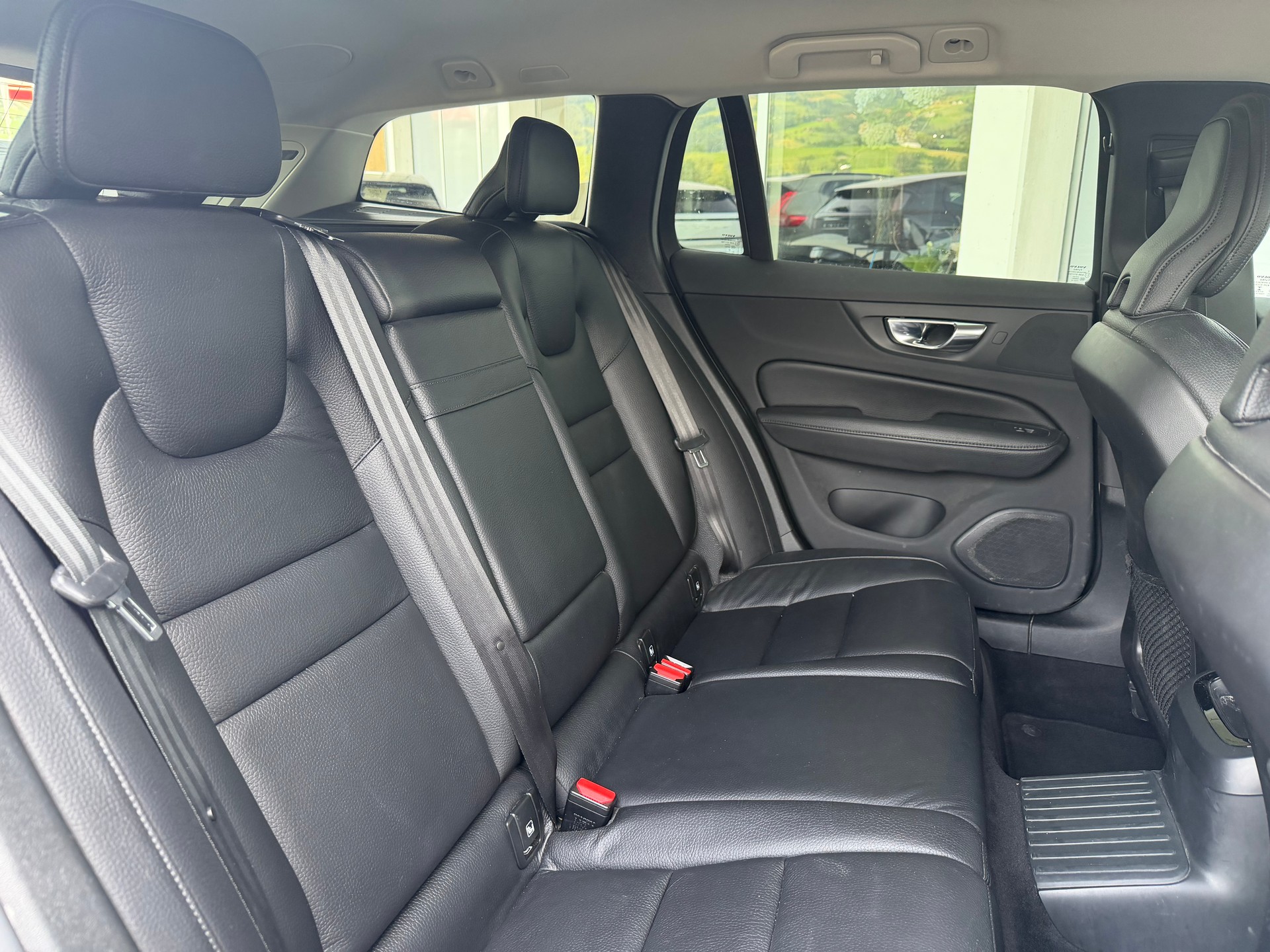 VOLVO V60 T6 eAWD Twin Engine Inscription Geartronic-image-4