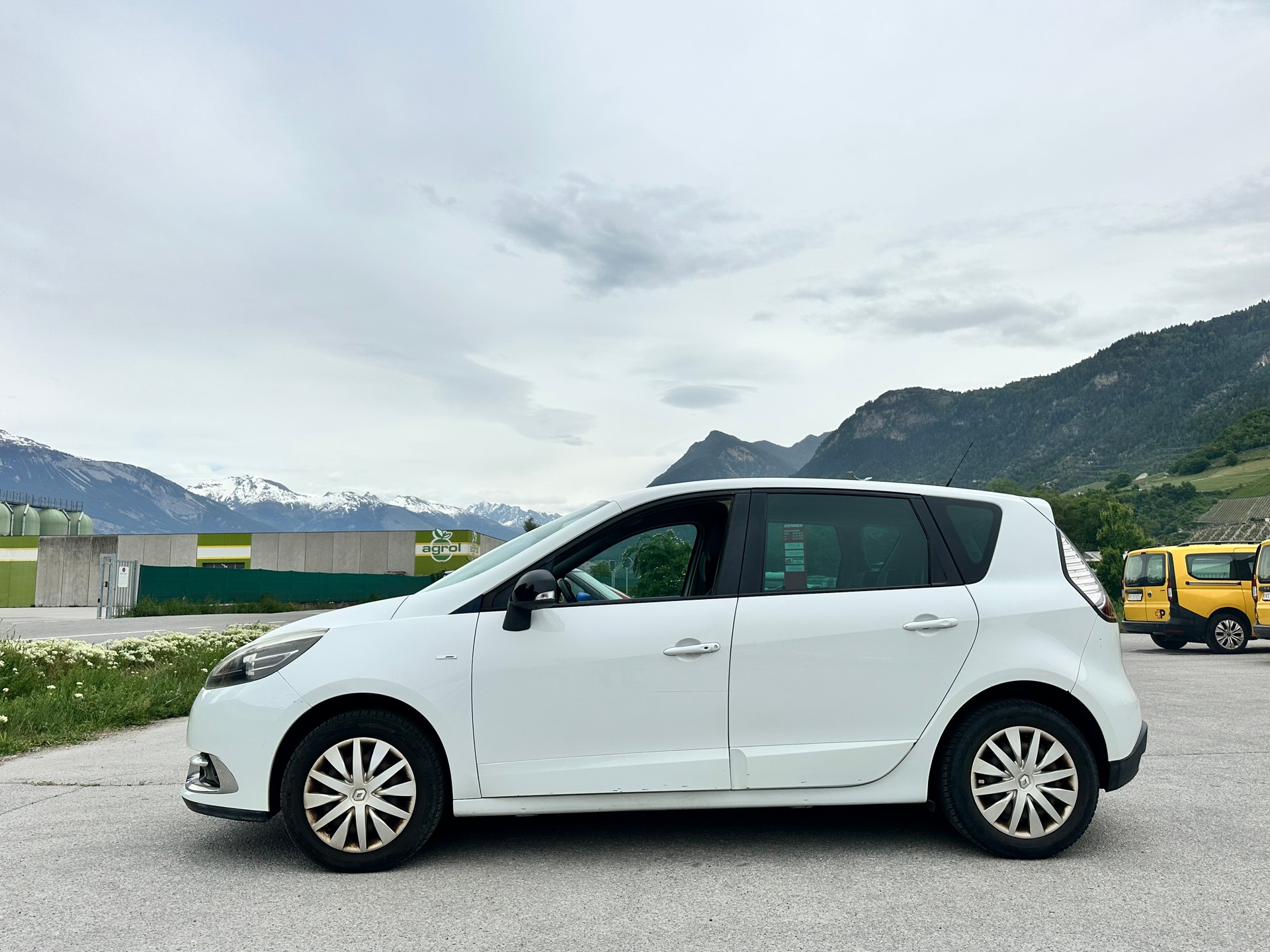 RENAULT Scénic 1.2 16V Turbo Bose Edition-image-5