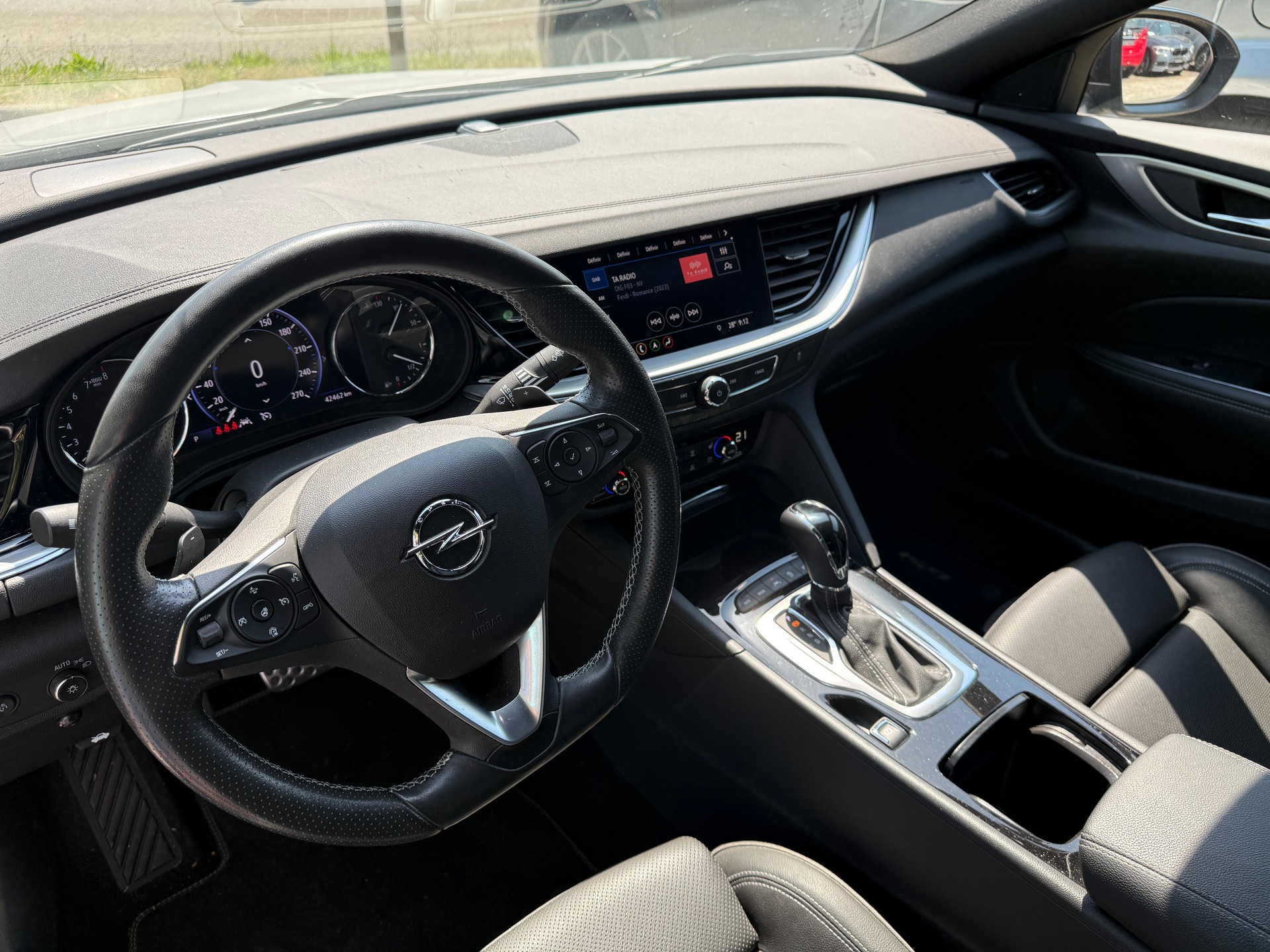OPEL Insignia 2.0 T GSi 4WD Automatic-image-9