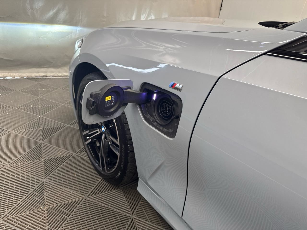 BMW 330e x DriveTouring Steptronic M Sport-image-16