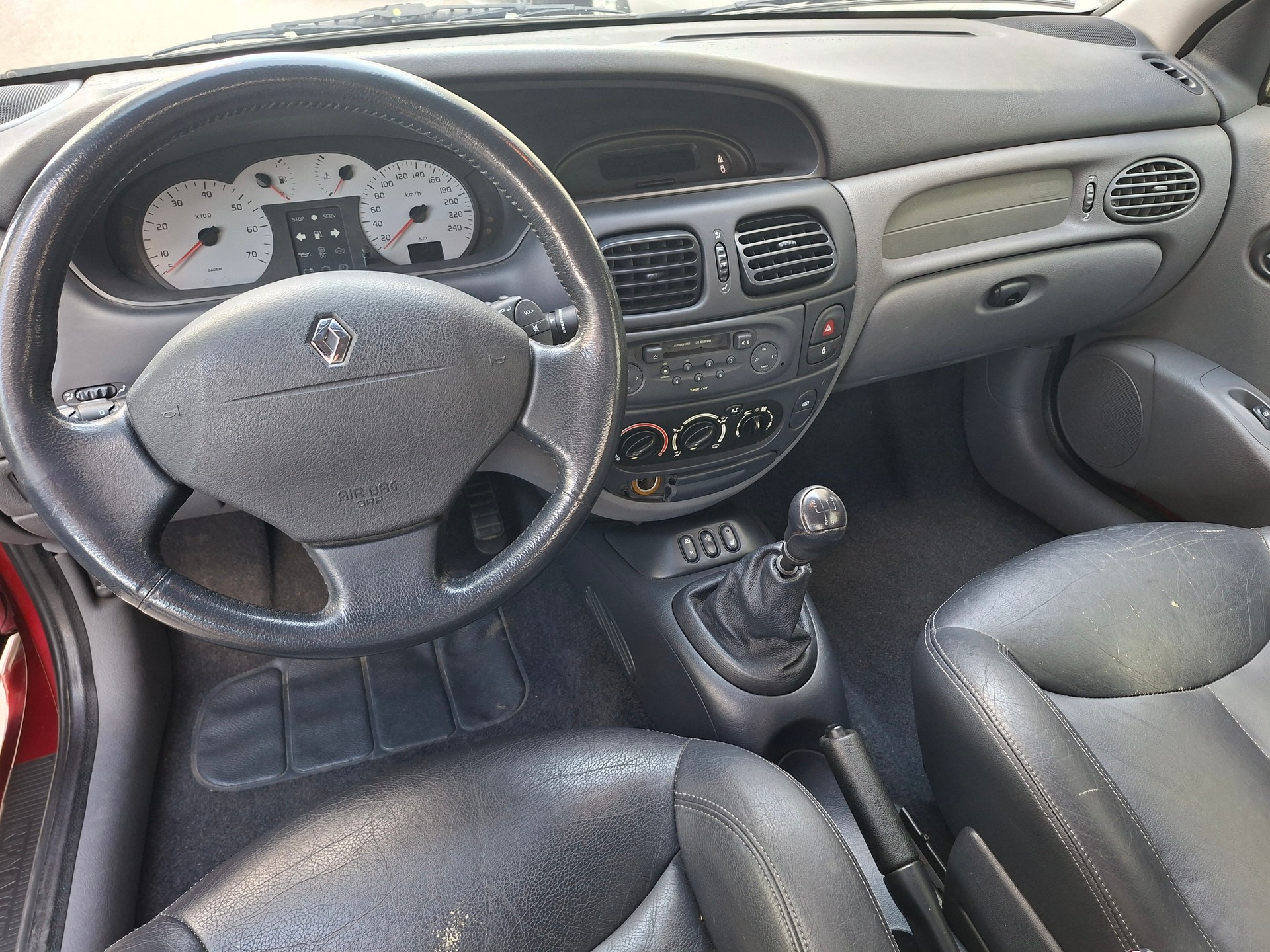RENAULT Mégane 1.6 16V Impulsion-image-8
