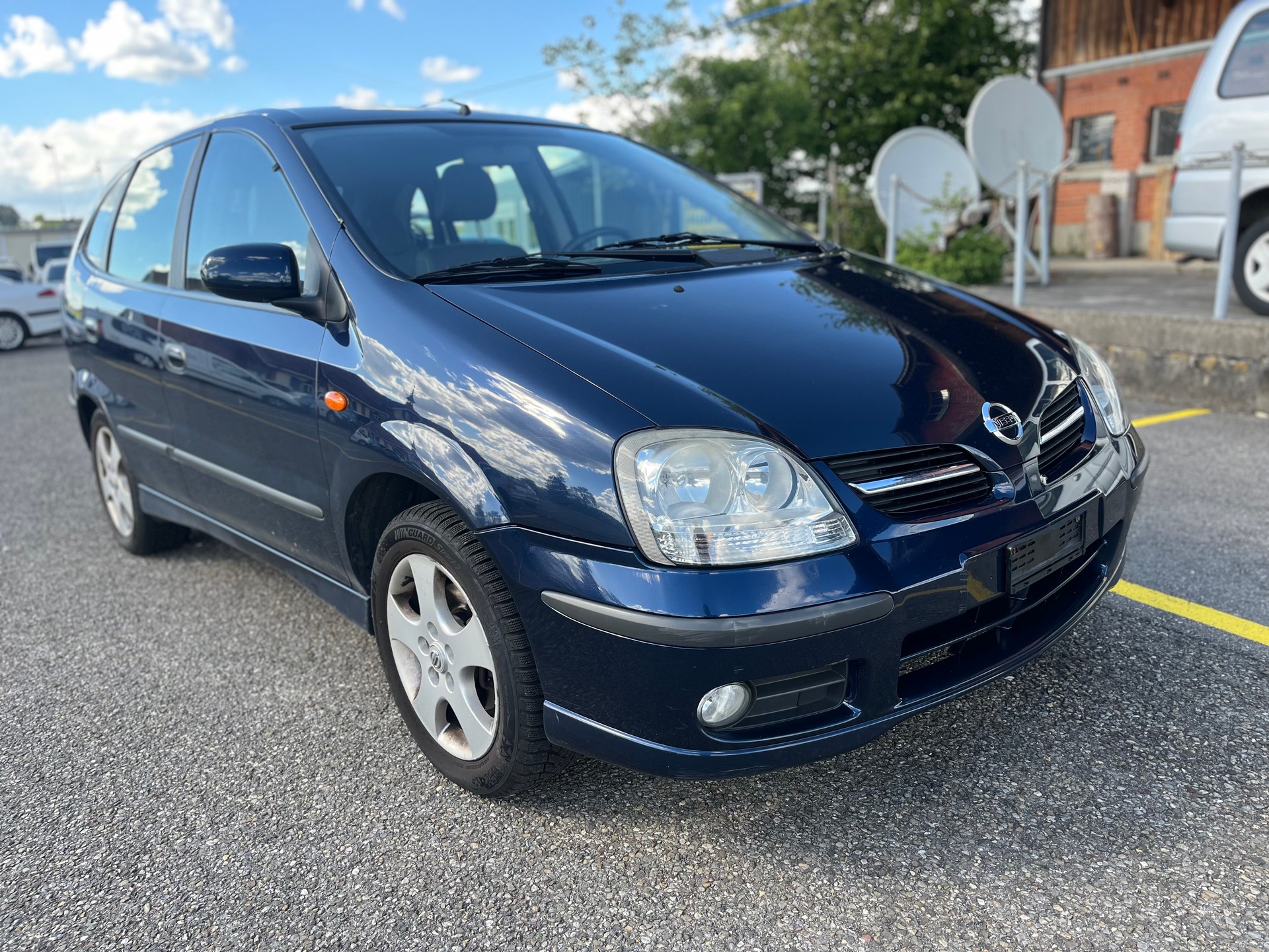 NISSAN Nissan Almera Tino Automat Benzin Jg.2004 mit Klimaanlage-image-1