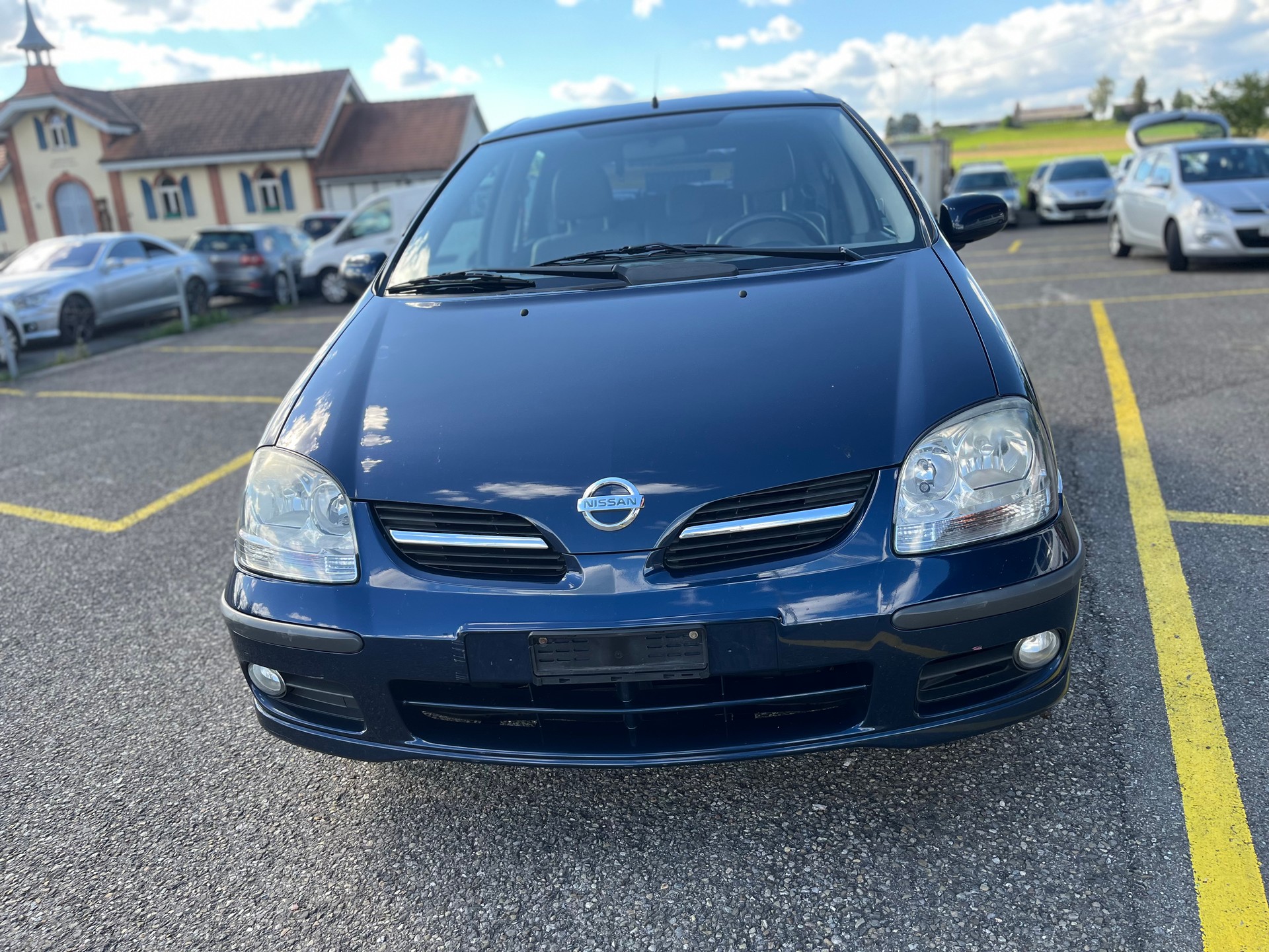 NISSAN Nissan Almera Tino Automat Benzin Jg.2004 mit Klimaanlage