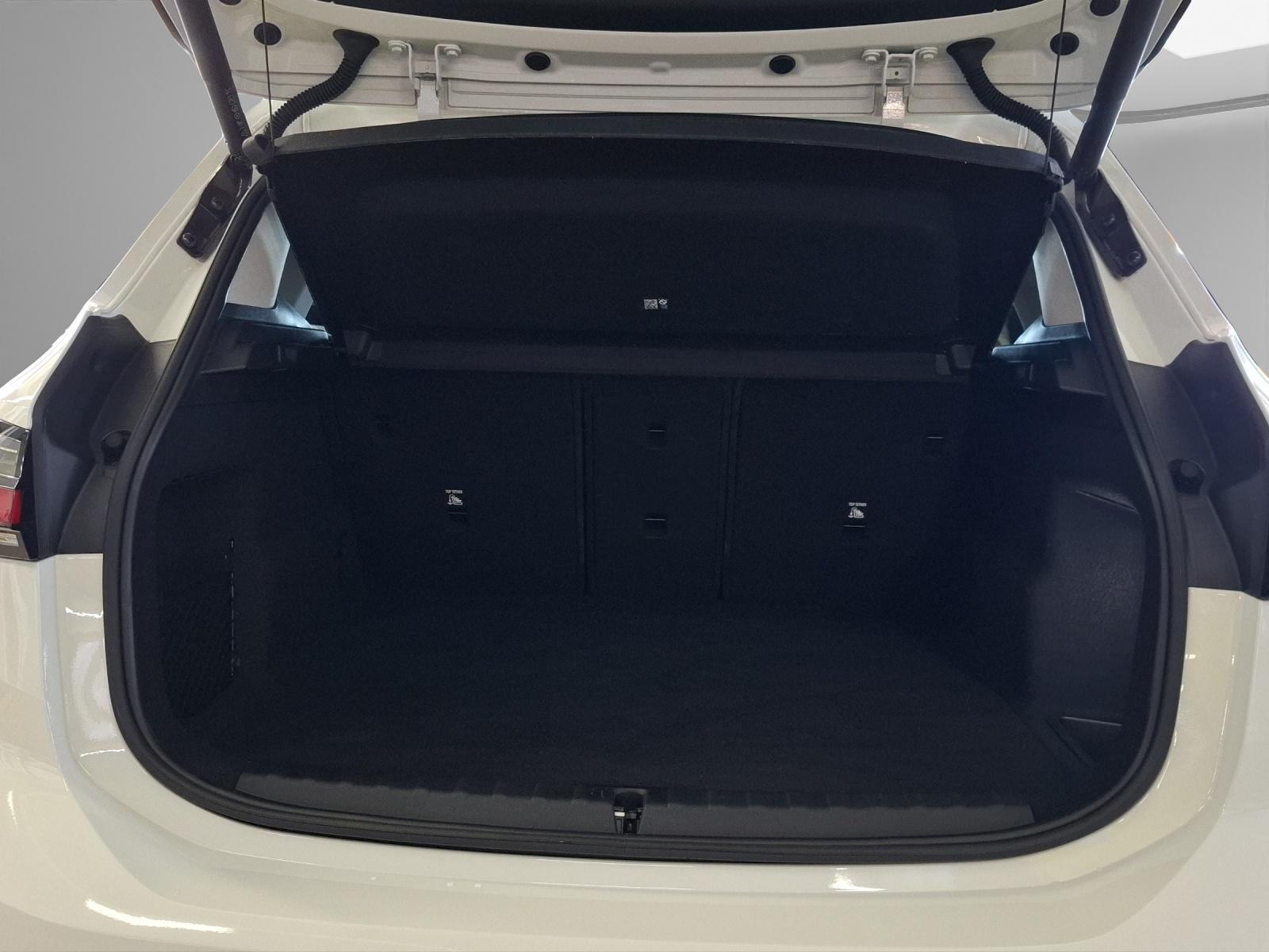 BMW 218i Active Tourer-image-15