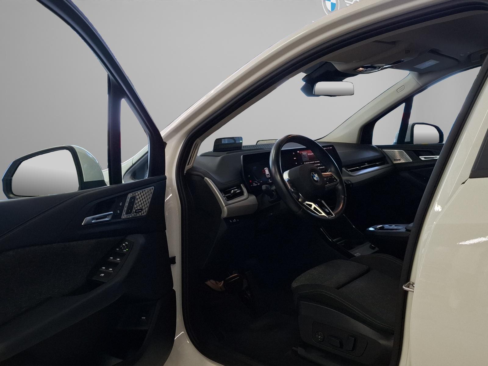 BMW 218i Active Tourer-showroom-element-3