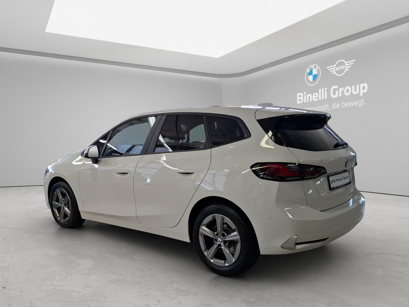 BMW 218i Active Tourer-image-13