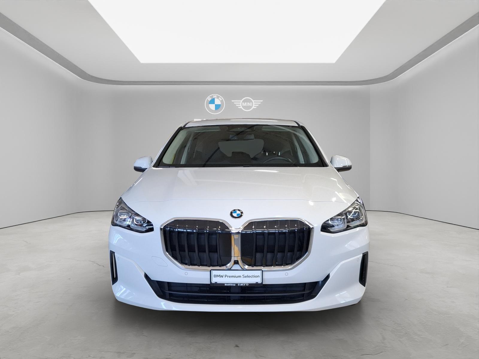 BMW 218i Active Tourer-showroom-element-1