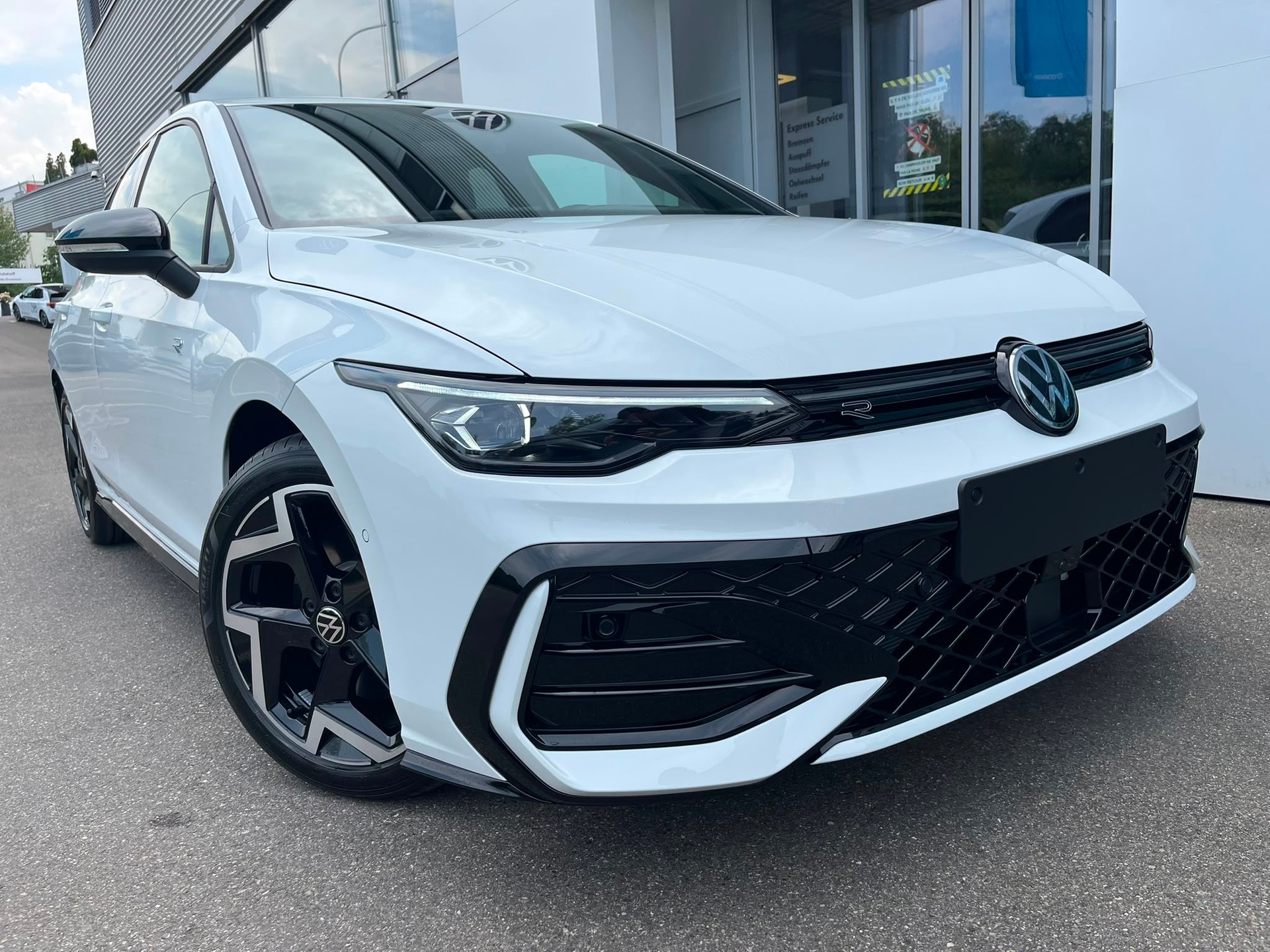 VW Golf 2.0 TSI R-Line DSG 4 Motion-image-1
