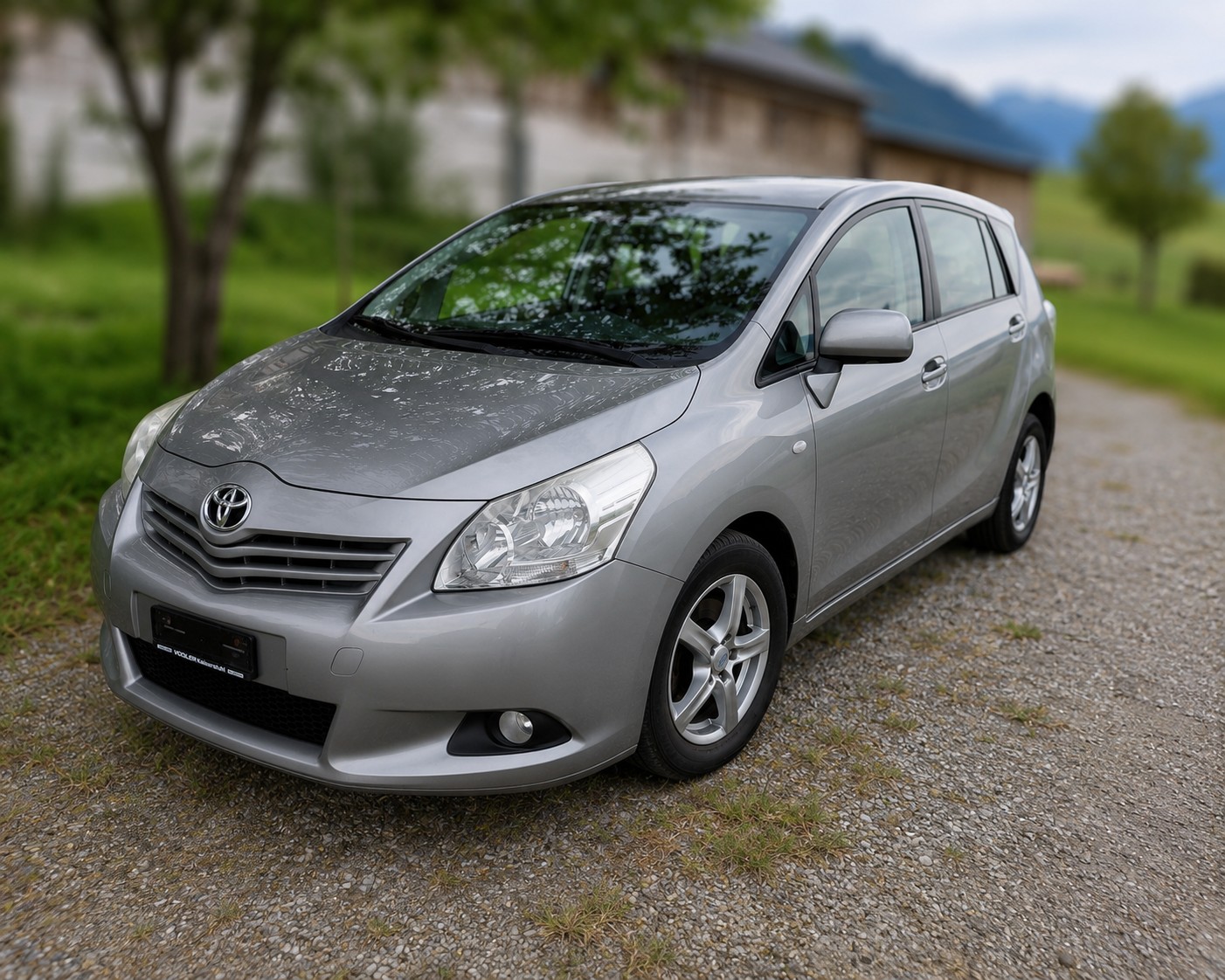TOYOTA 1.8 VVT-i Luna 7P