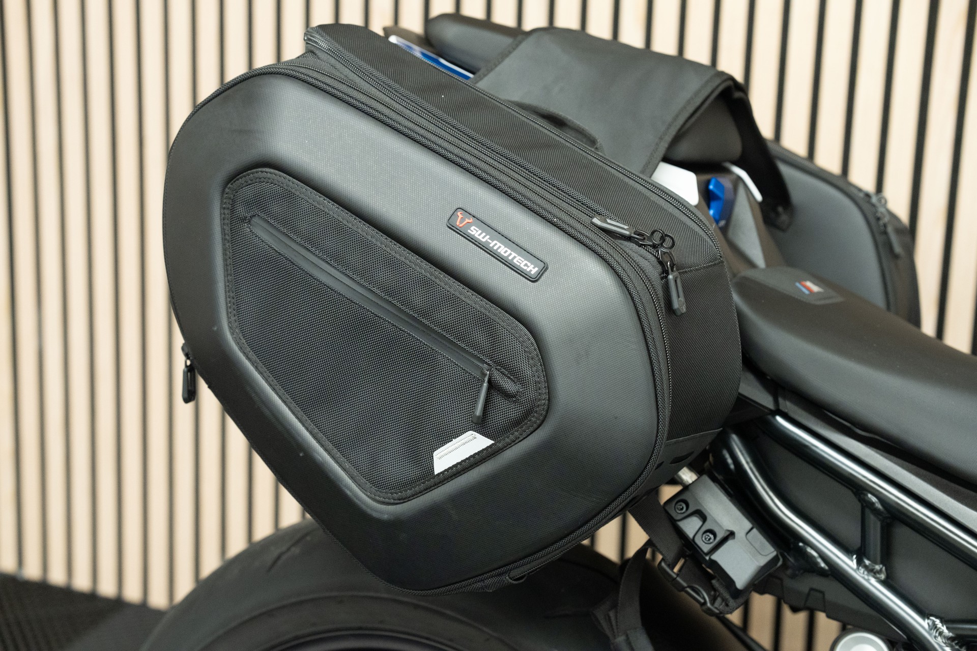 BMW M 1000 R-image-4