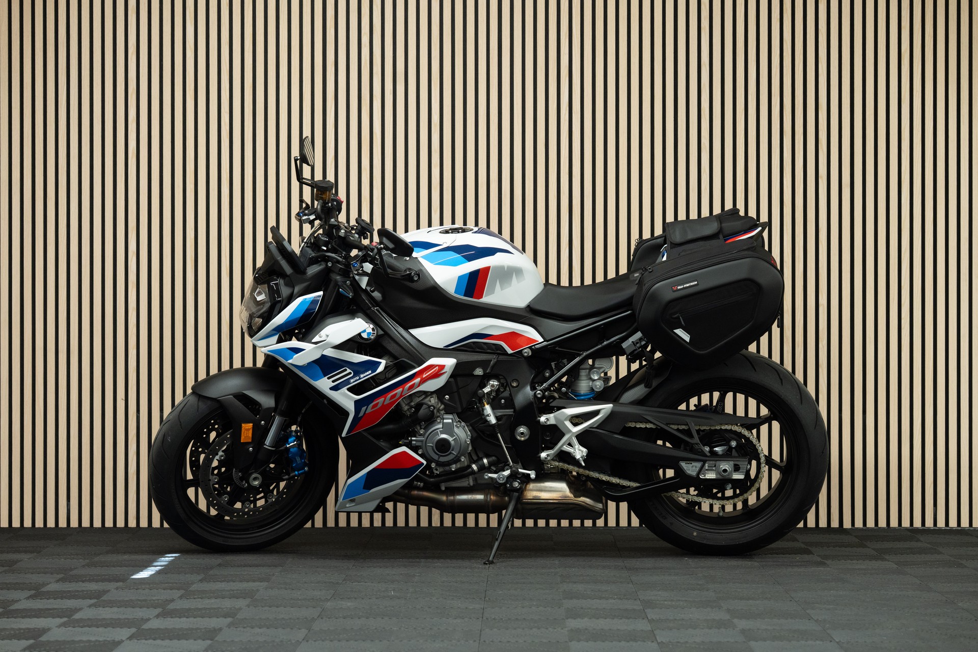 BMW M 1000 R-image-1