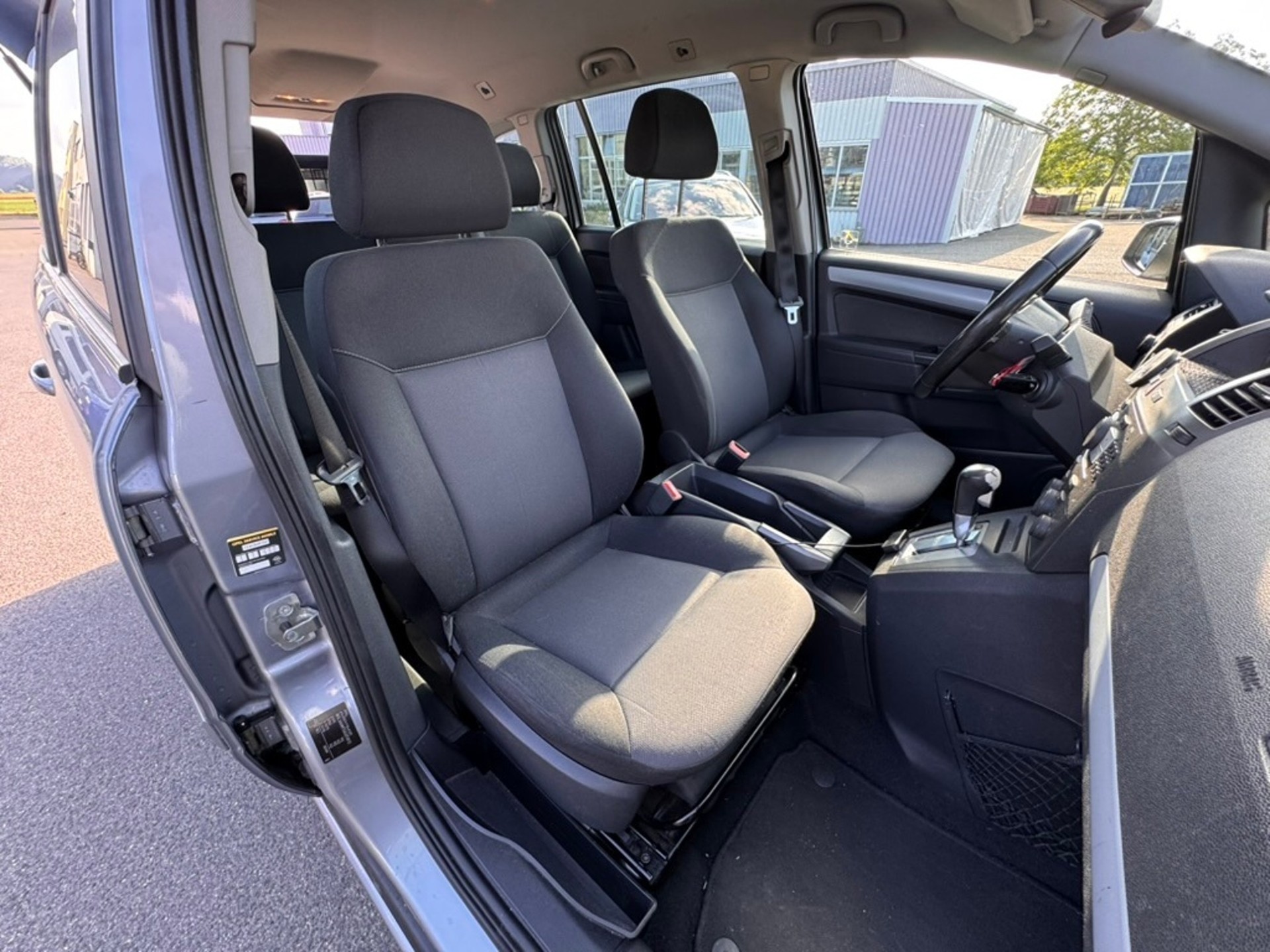 OPEL Zafira 2.2i 16V Cosmo-image-5