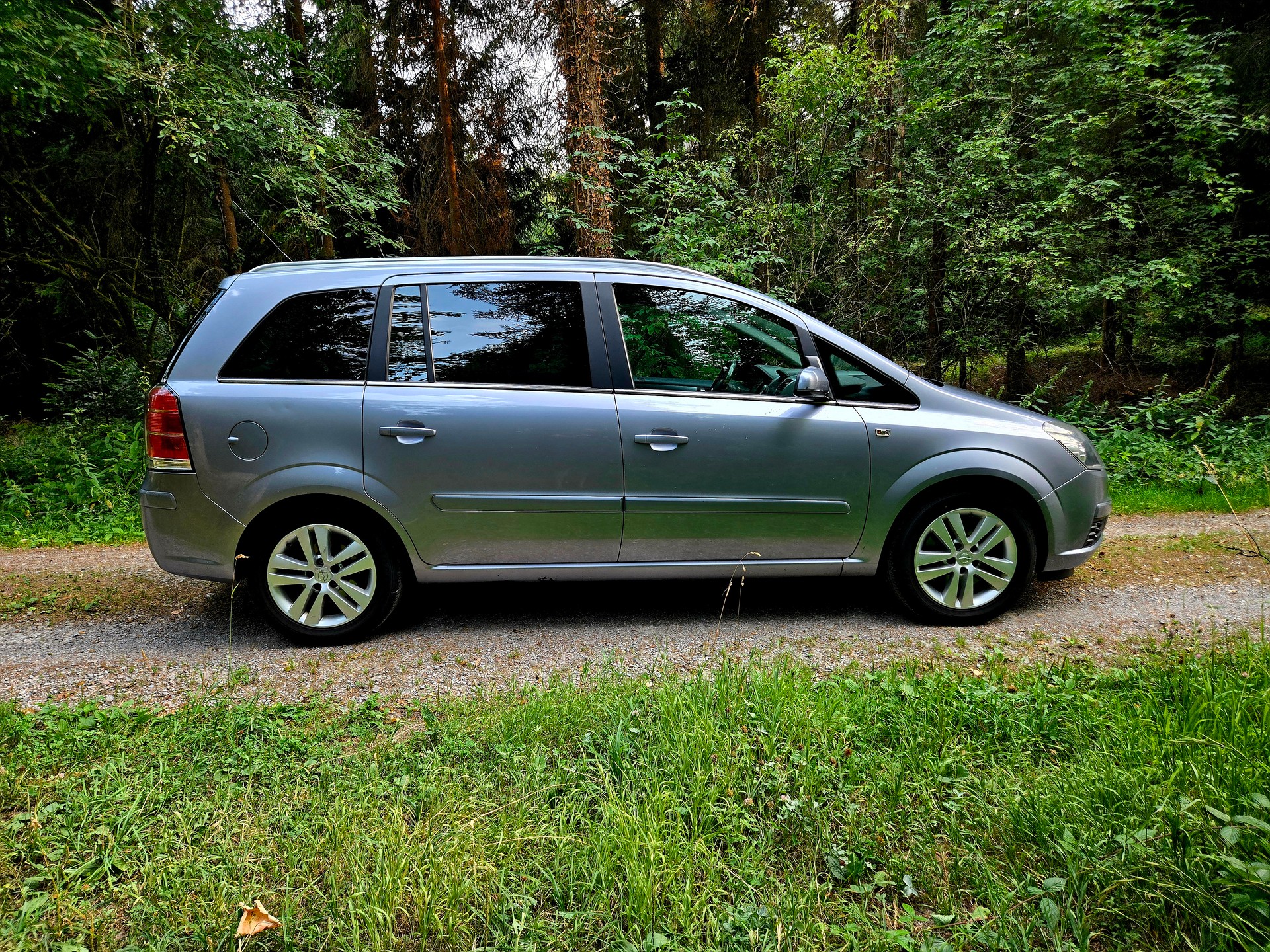 OPEL Zafira 2.2i 16V Cosmo-image-2