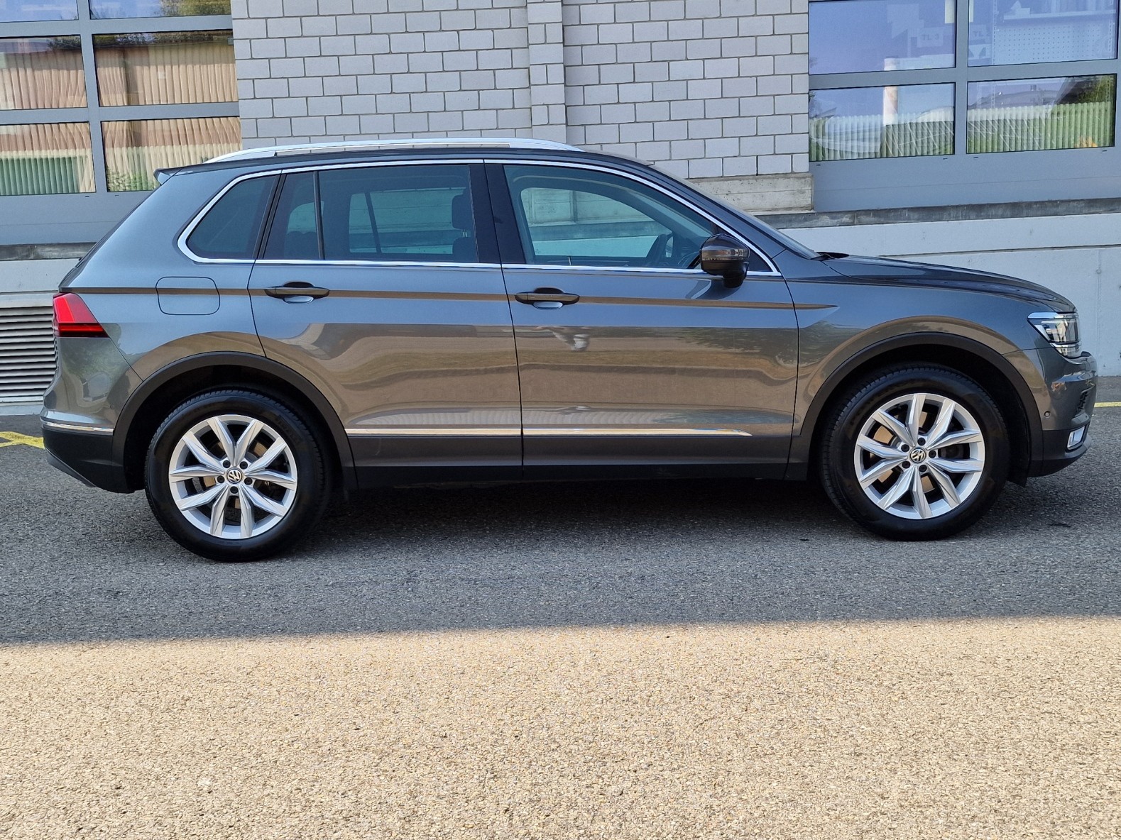 VW Tiguan 2.0TSI Highline 4Motion DSG-image-3