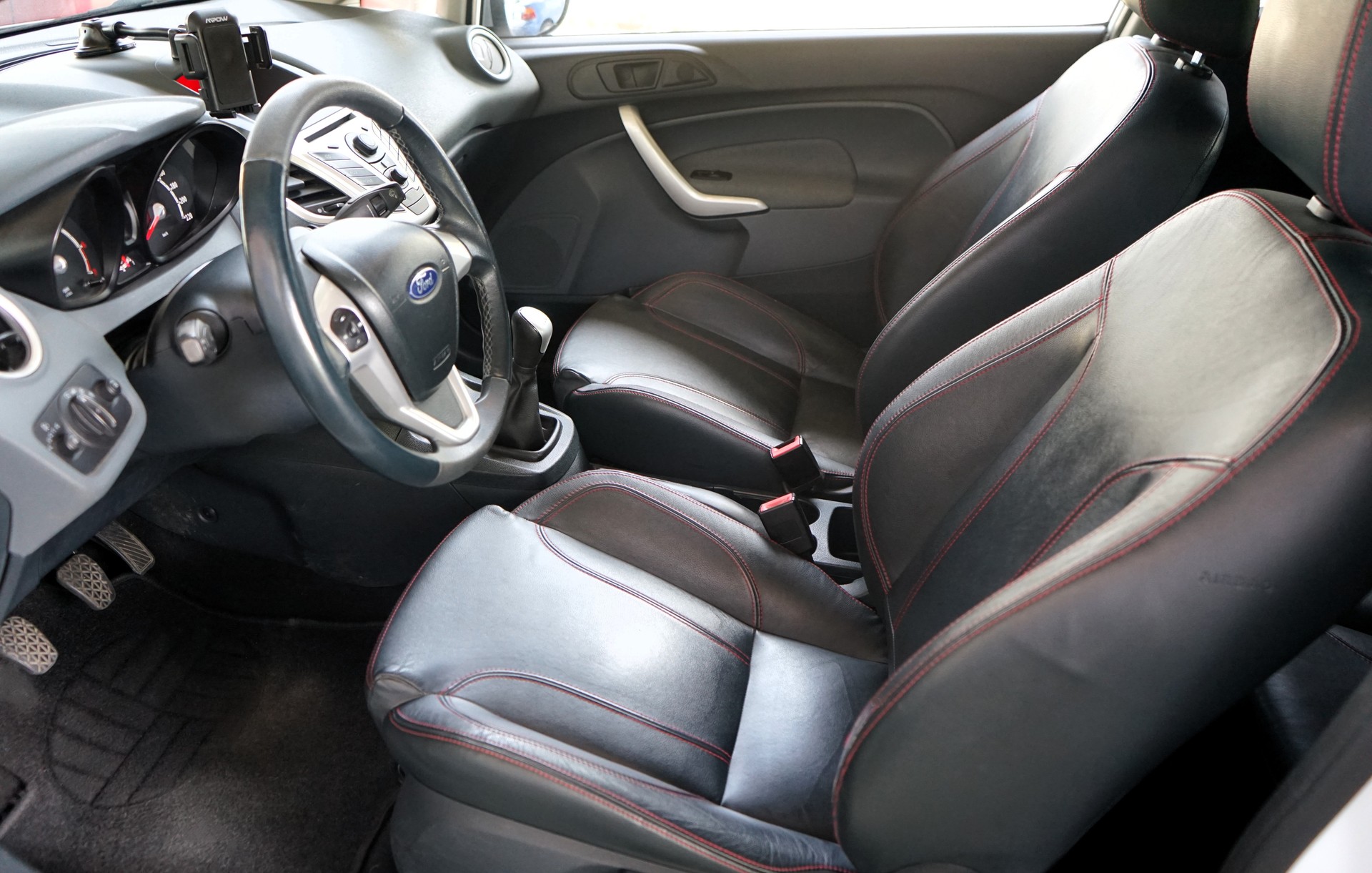 FORD Fiesta 1.6 16V Sport-image-4