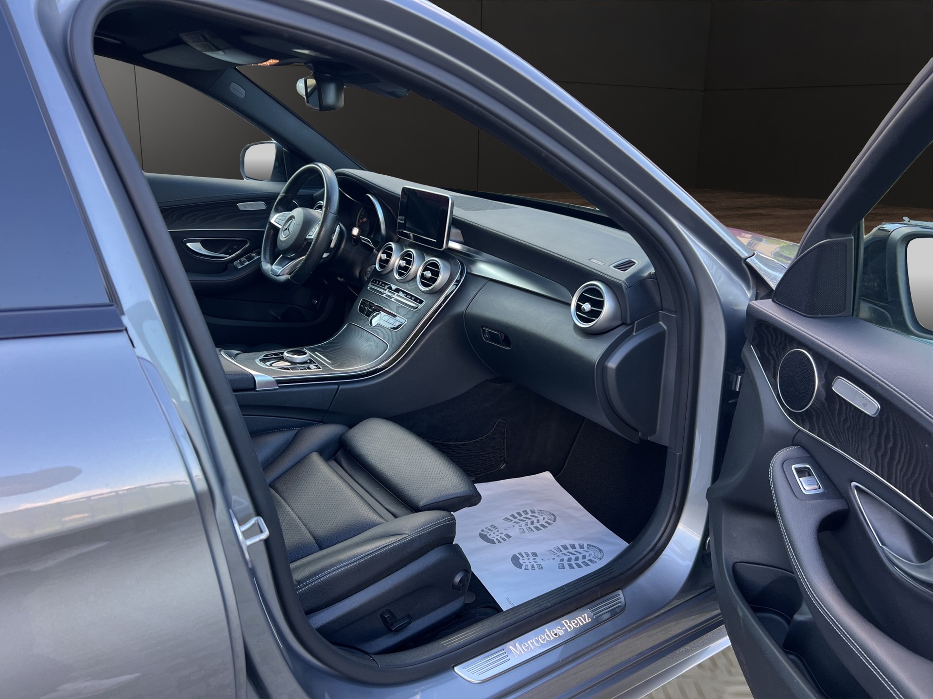 MERCEDES-BENZ C 250 d AMG Line 4Matic 9G-Tronic-image-11