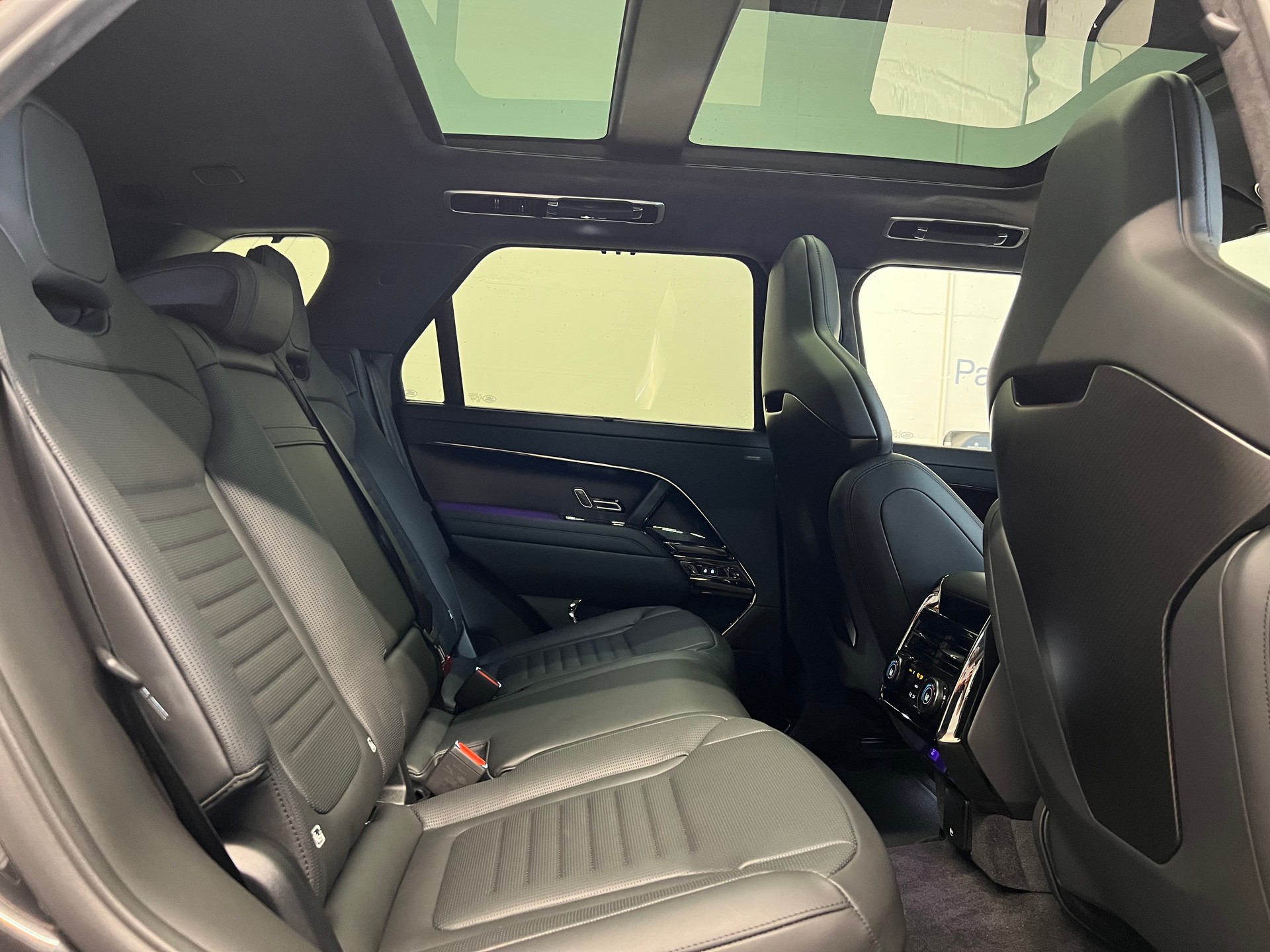 LAND ROVER Range Rover Sport 4.4 V8 SV Carbon-image-5