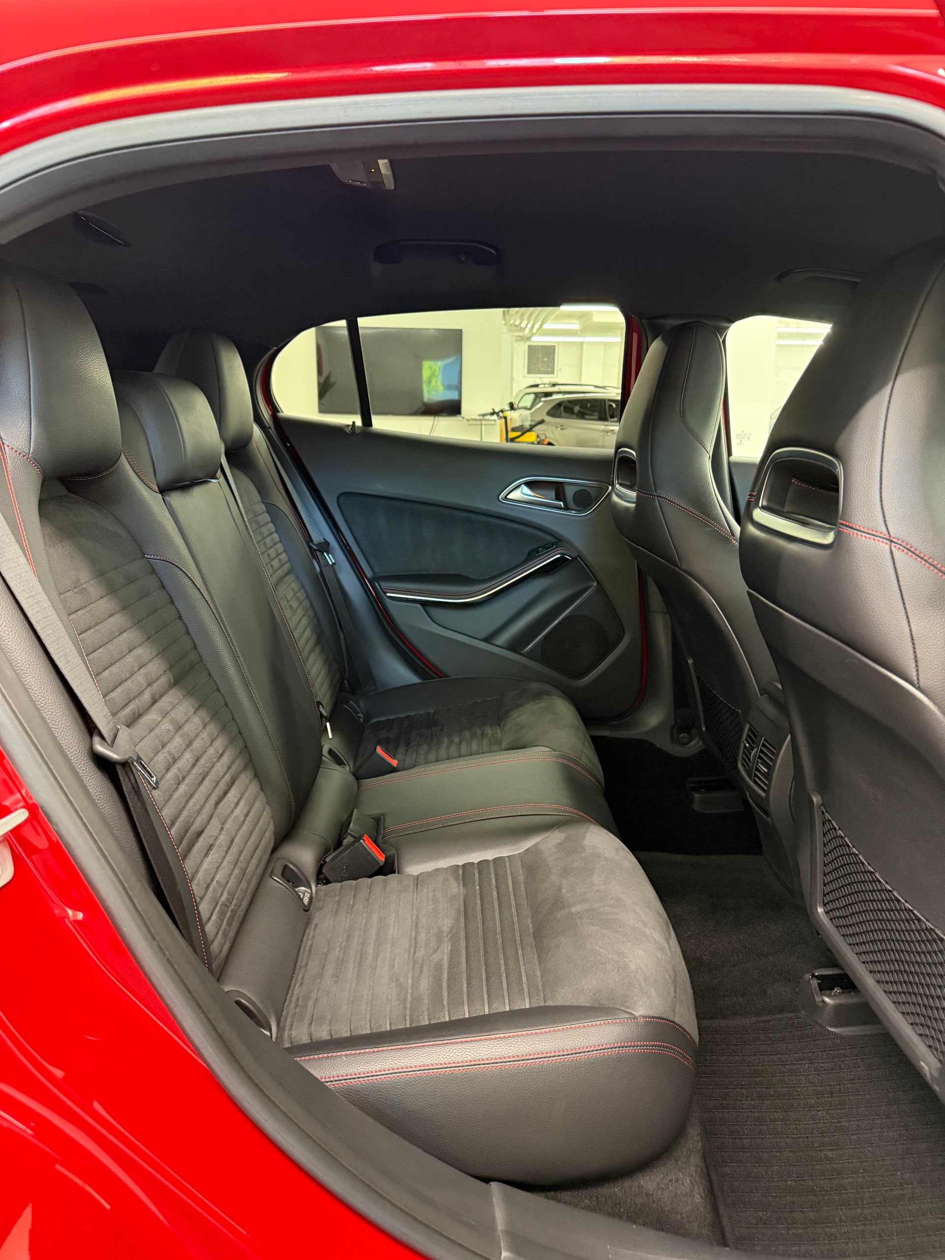 MERCEDES-BENZ GLA 250 AMG Line 4Matic 7G-DCT-image-21