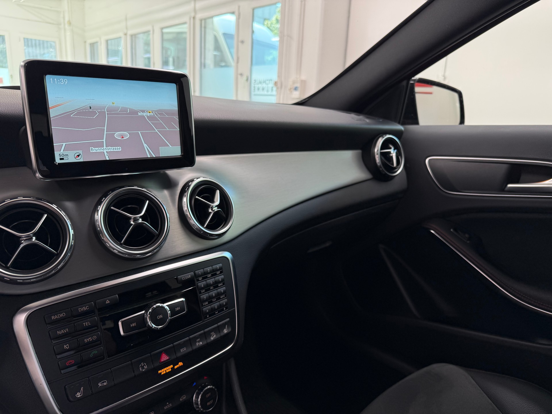 MERCEDES-BENZ GLA 250 AMG Line 4Matic 7G-DCT-image-15