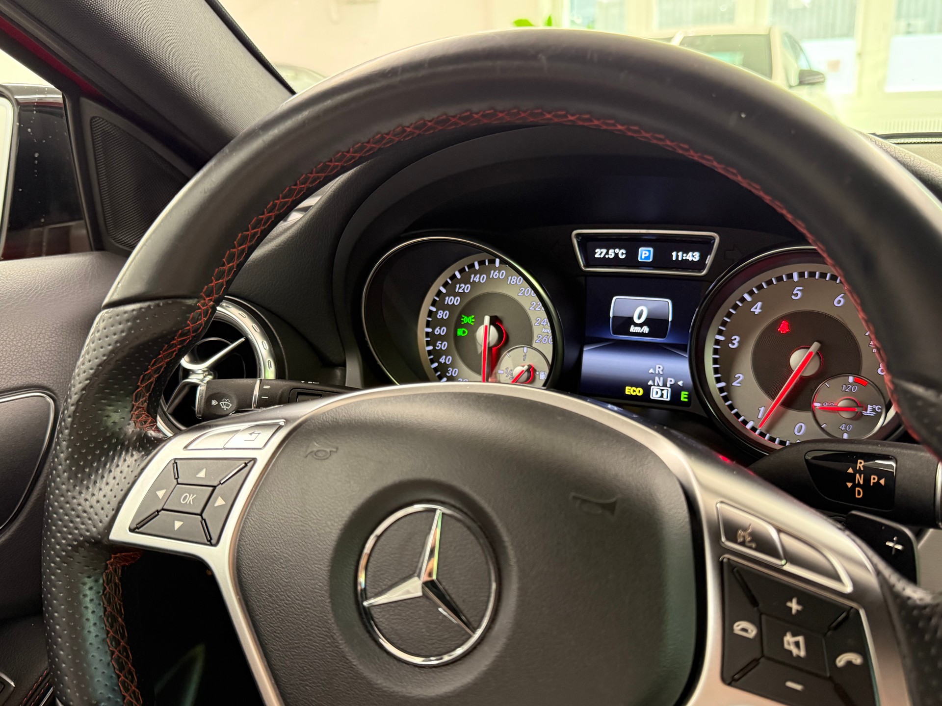 MERCEDES-BENZ GLA 250 AMG Line 4Matic 7G-DCT-image-14