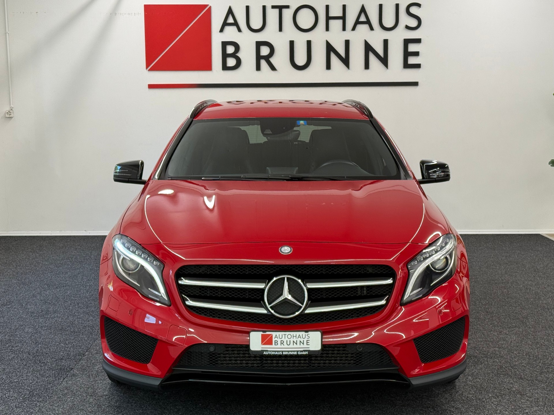 MERCEDES-BENZ GLA 250 AMG Line 4Matic 7G-DCT-showroom-element-1