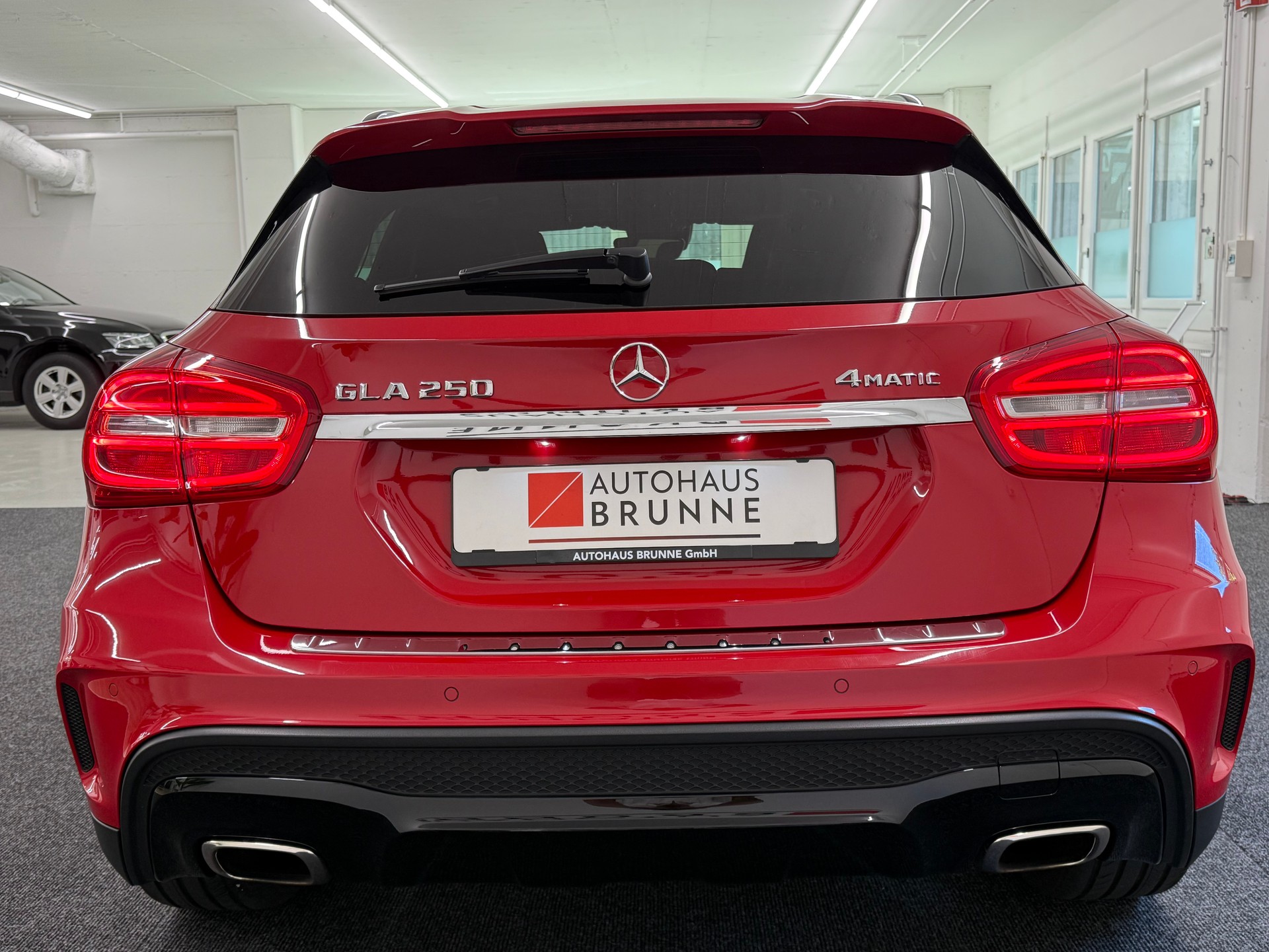 MERCEDES-BENZ GLA 250 AMG Line 4Matic 7G-DCT-image-5