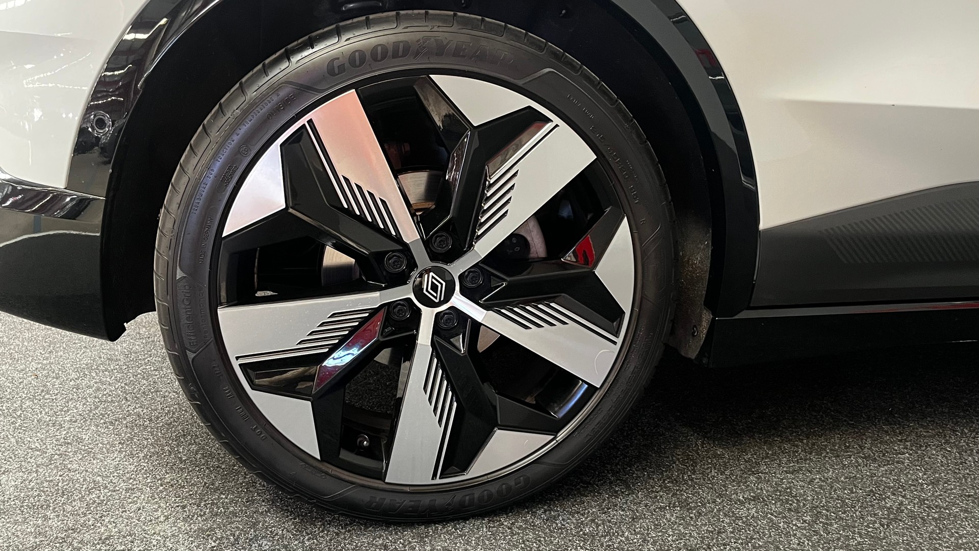 RENAULT Mégane E-TECH EV60 Techno-image-9