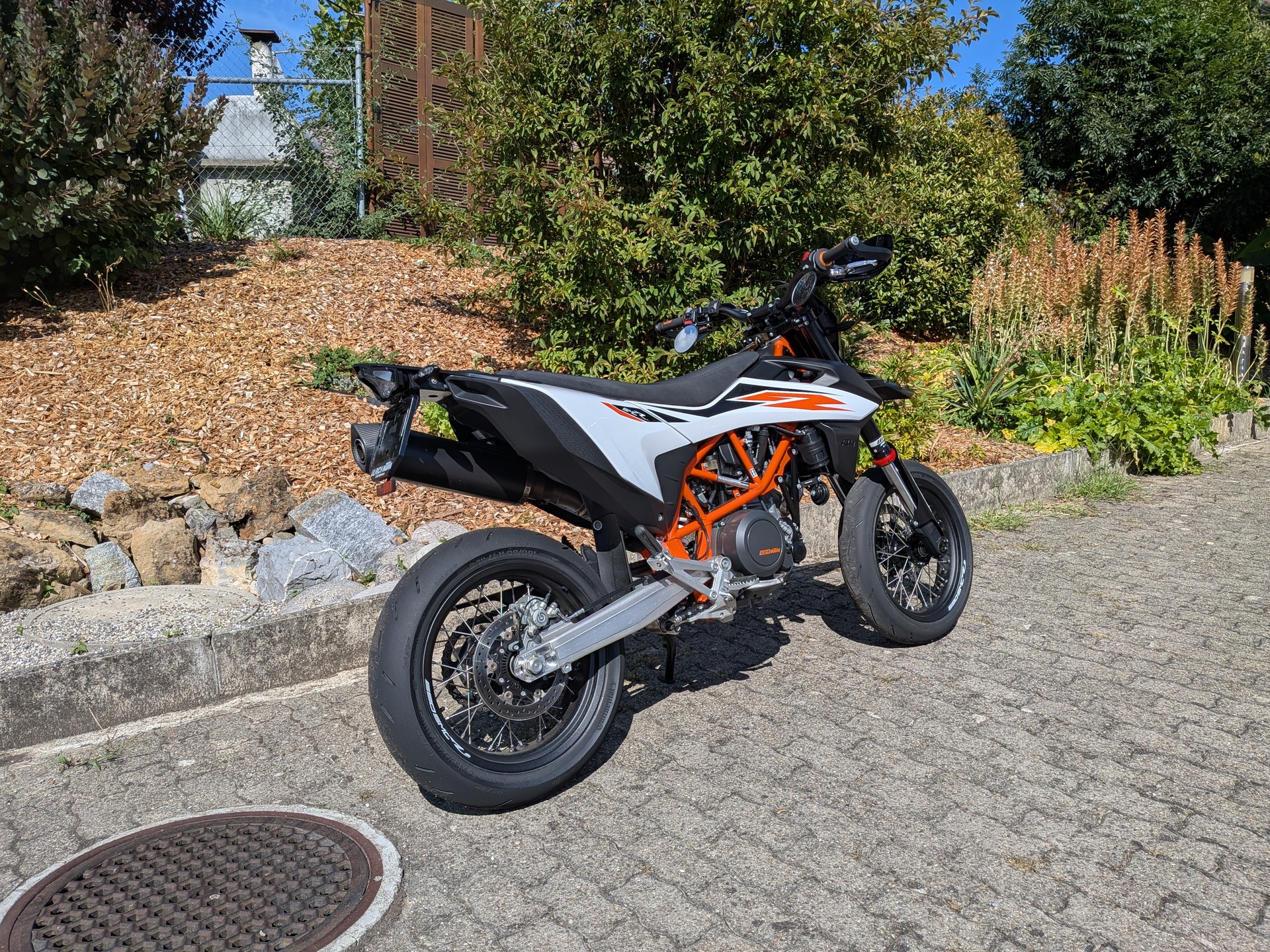 KTM 690 SMC R ABS-image-2