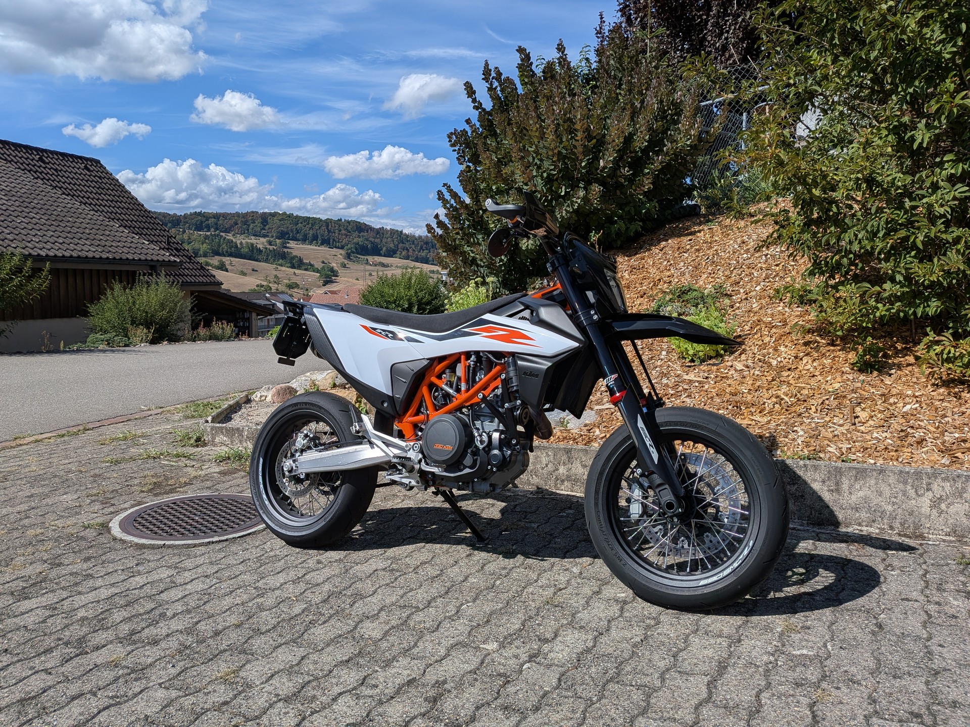 KTM 690 SMC R ABS-image-3