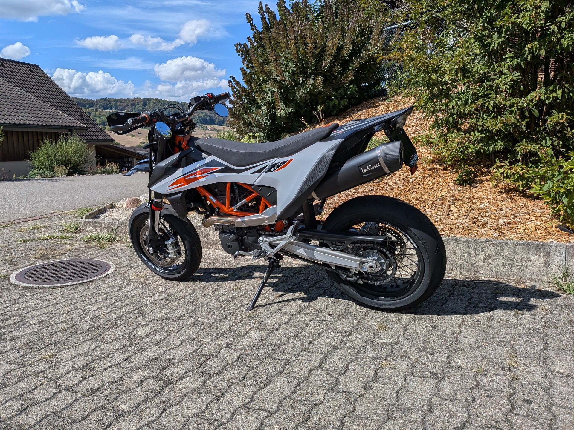 KTM 690 SMC R ABS-image-1