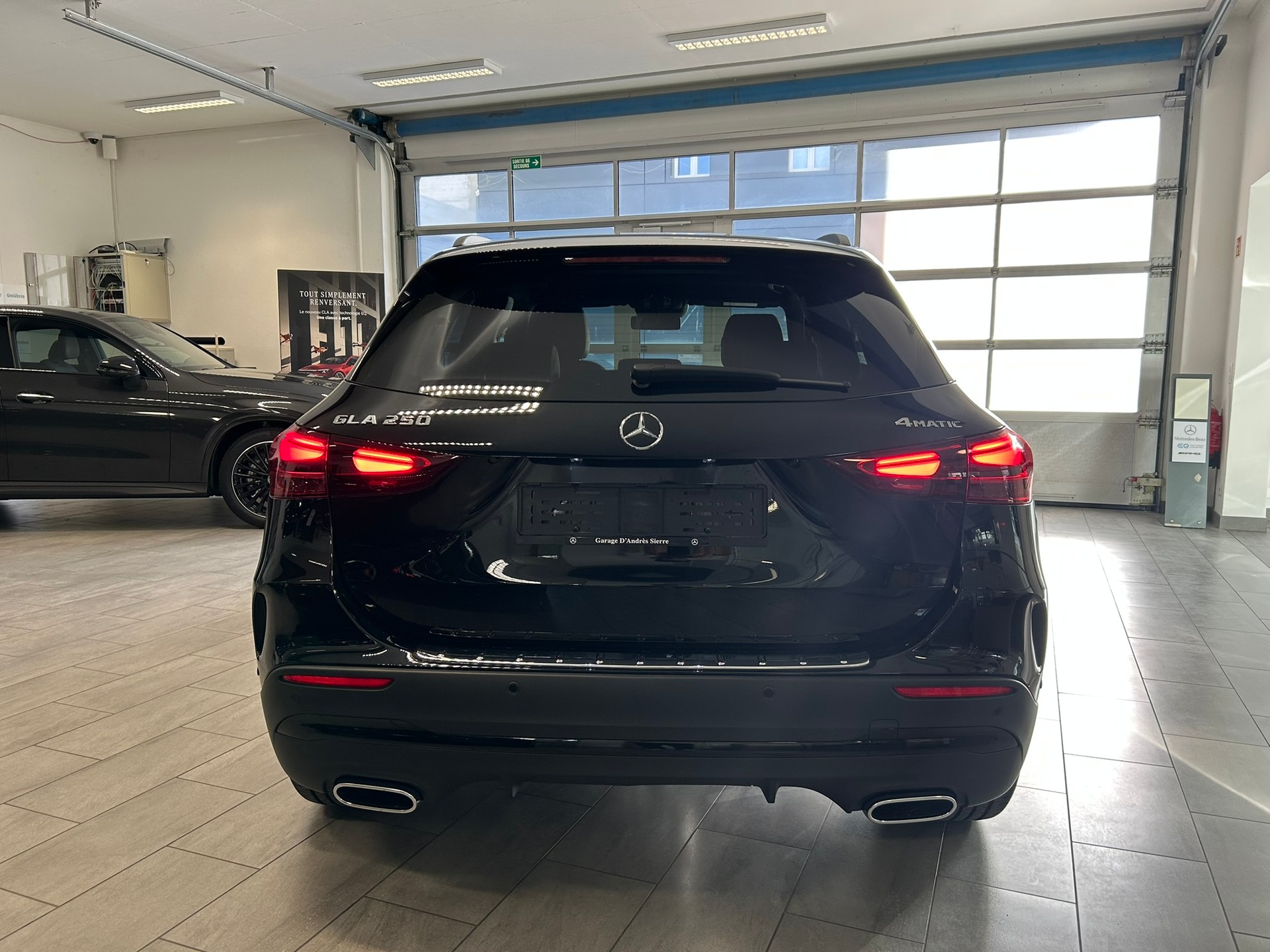 MERCEDES-BENZ GLA 250 4Matic AMG Line 8G-DCT Swiss Star-image-4