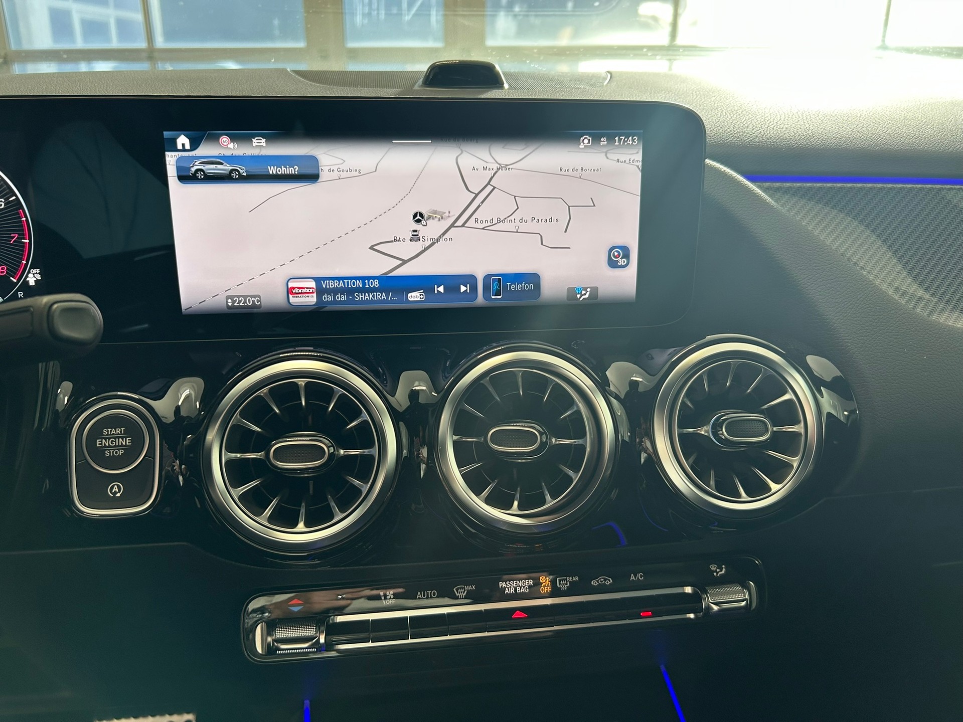 MERCEDES-BENZ GLA 250 4Matic AMG Line 8G-DCT Swiss Star-image-12