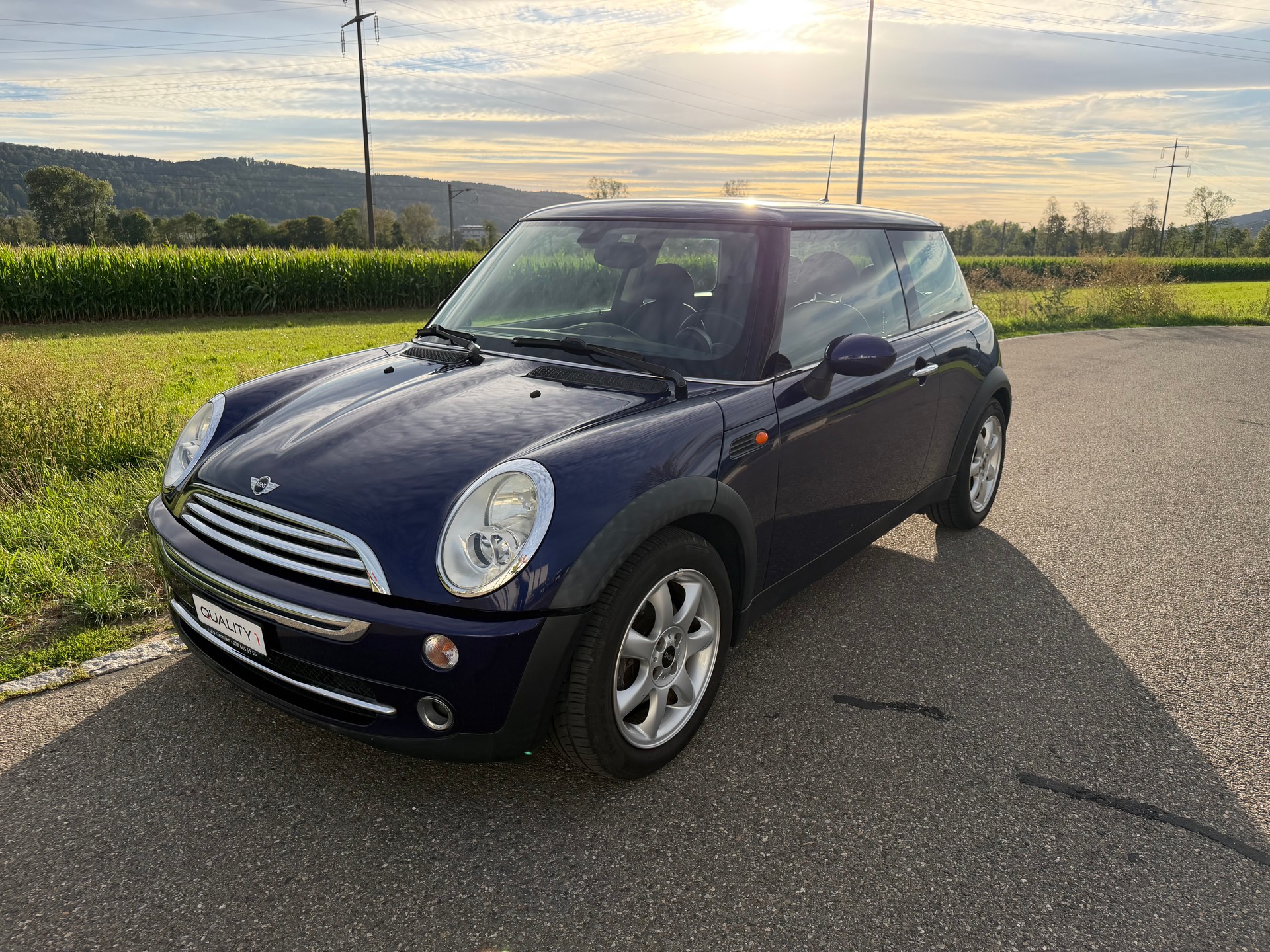 MINI One-showroom-element-3