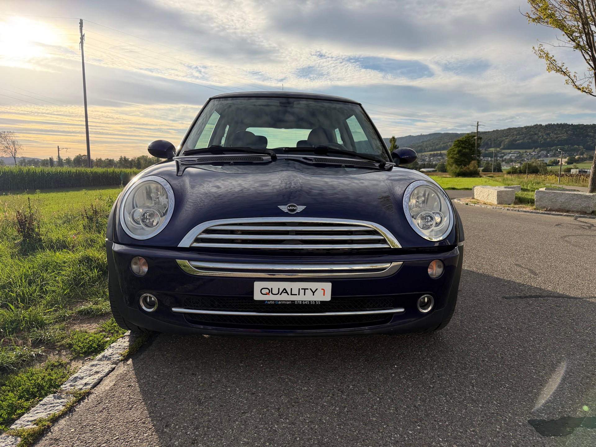 MINI One-showroom-element-2