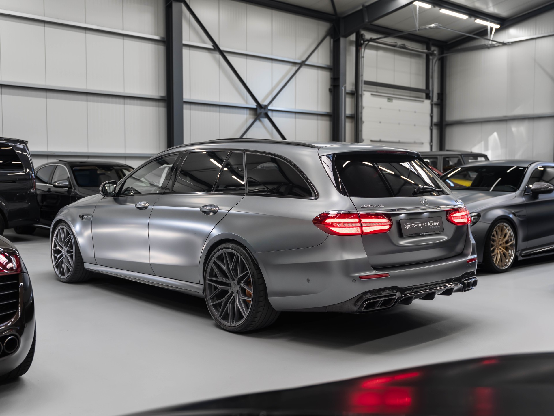 MERCEDES-BENZ E 63 AMG S 4 Matic 9G-Tronic-showroom-element-1